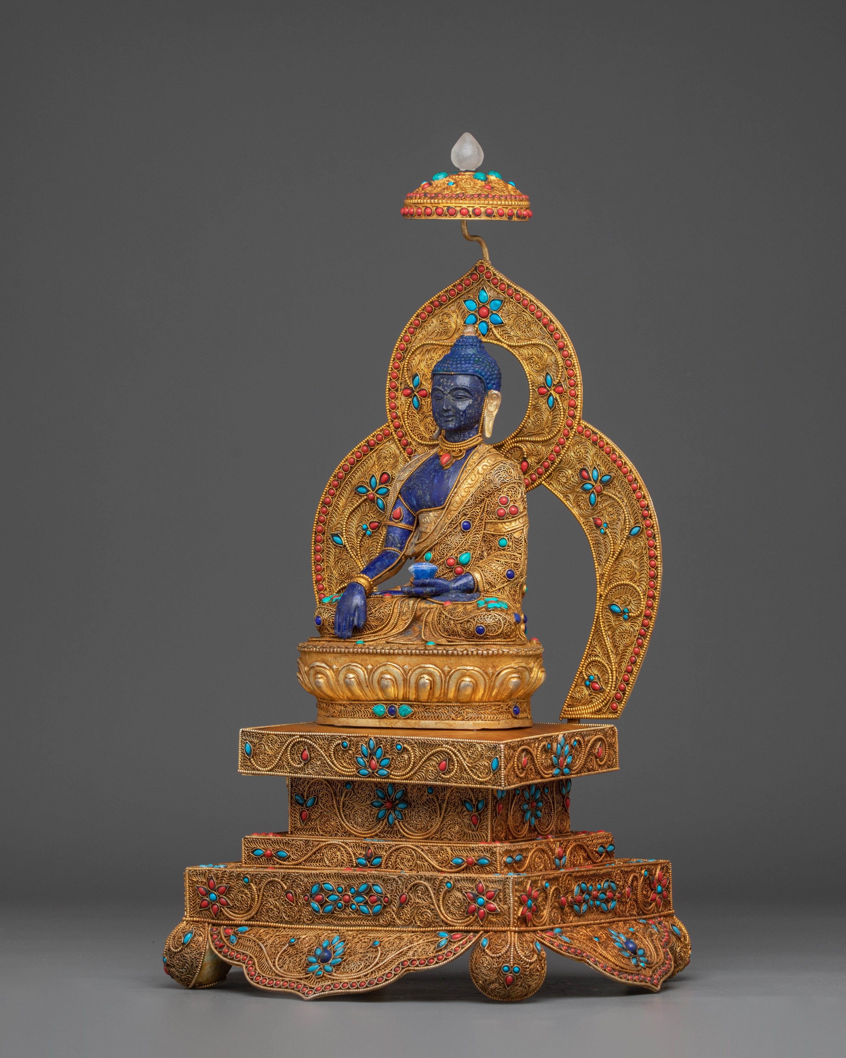 Statue of Shakyamuni Buddha on throne | Beautiful Throne