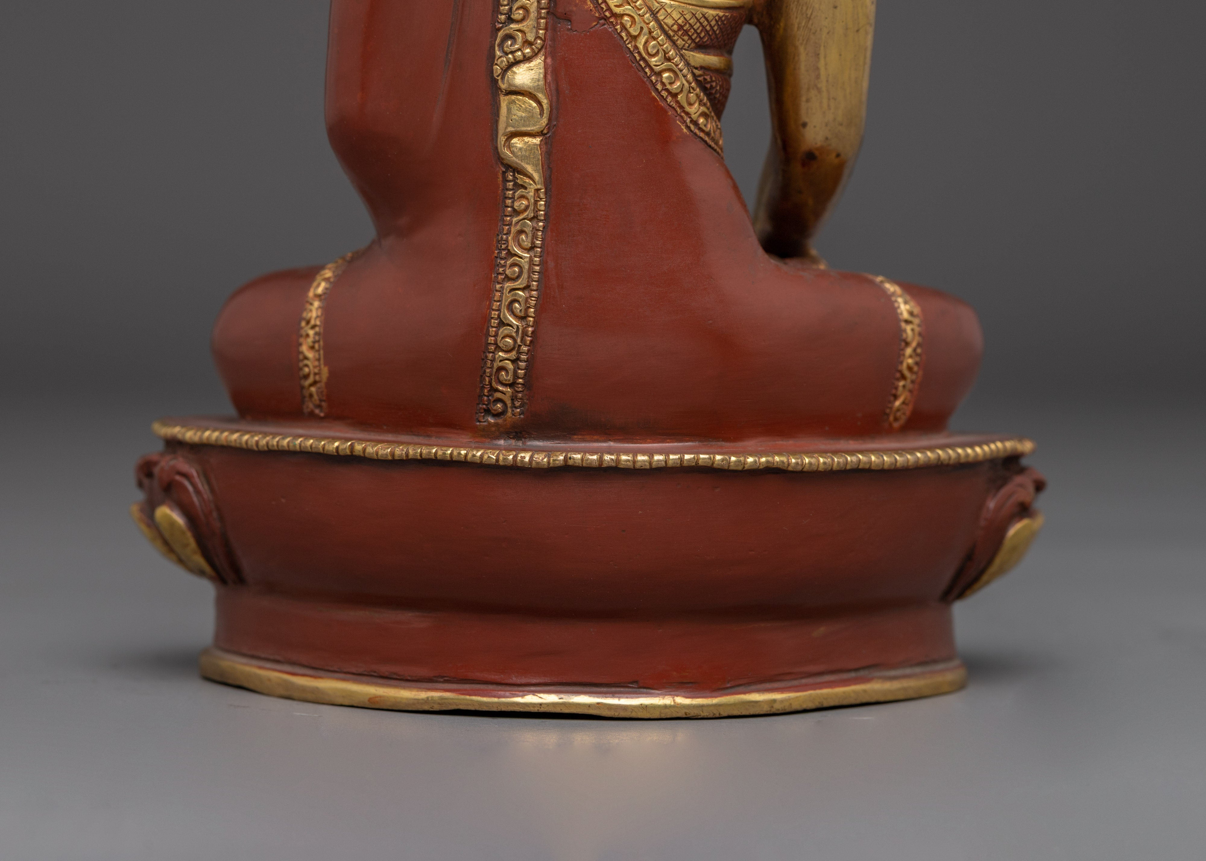 Shakyamuni Buddha Statue: Path to Enlightenment