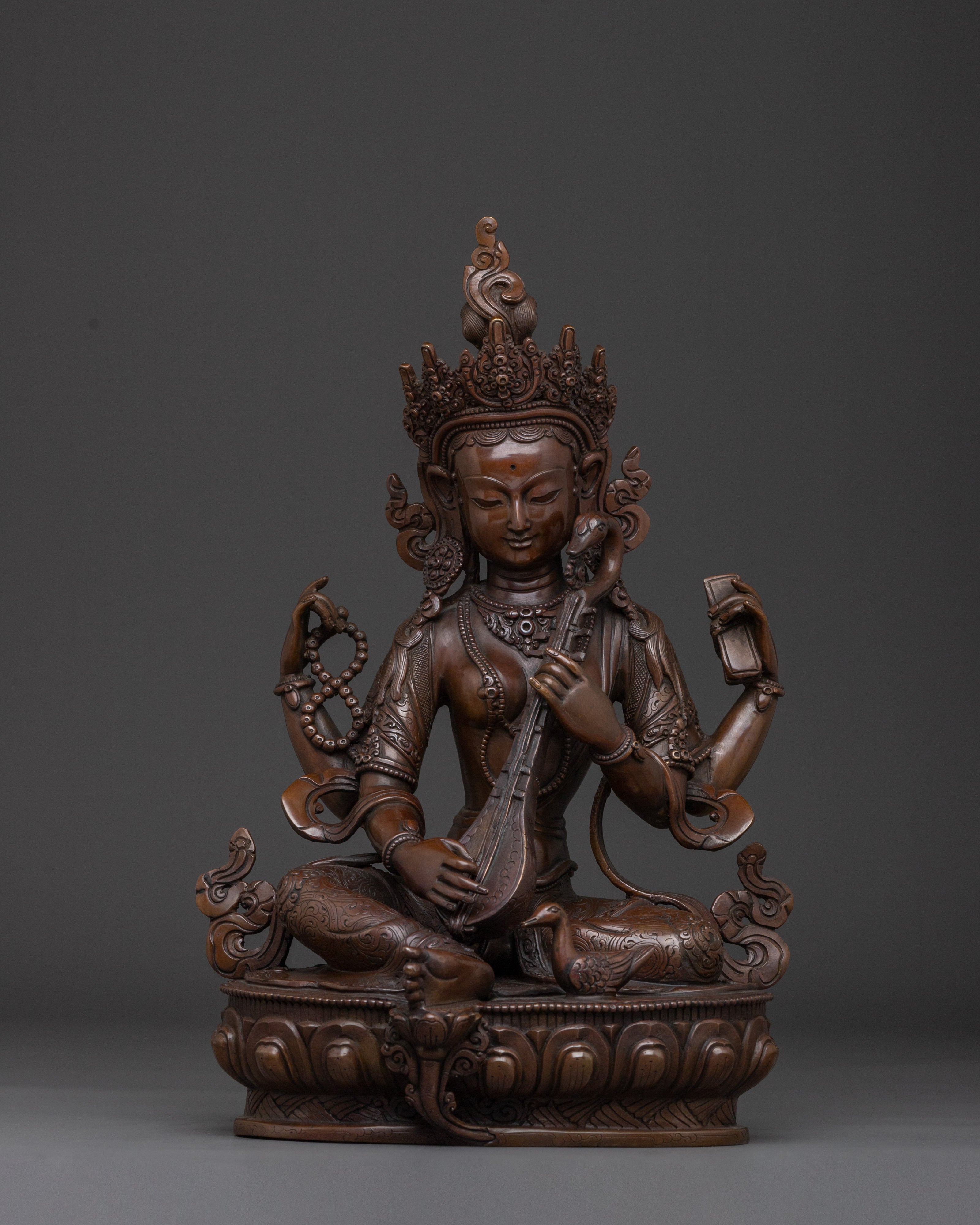 serene-saraswati-statue