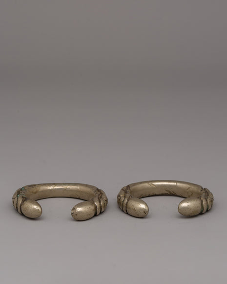 White Metal Bracelet Set