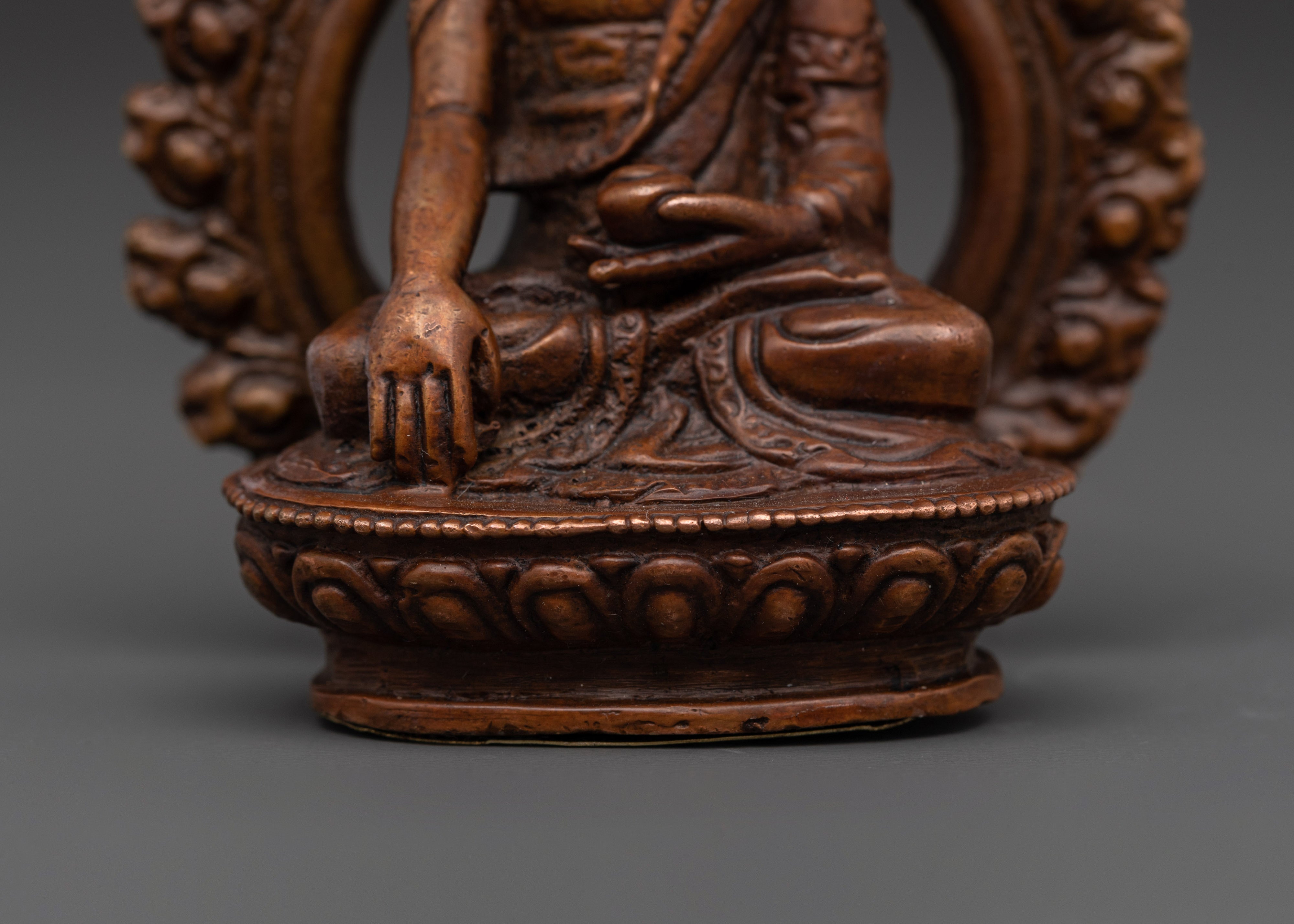 Shakyamuni Buddha Seated on Lotus Moon Disc for Dharma Practice