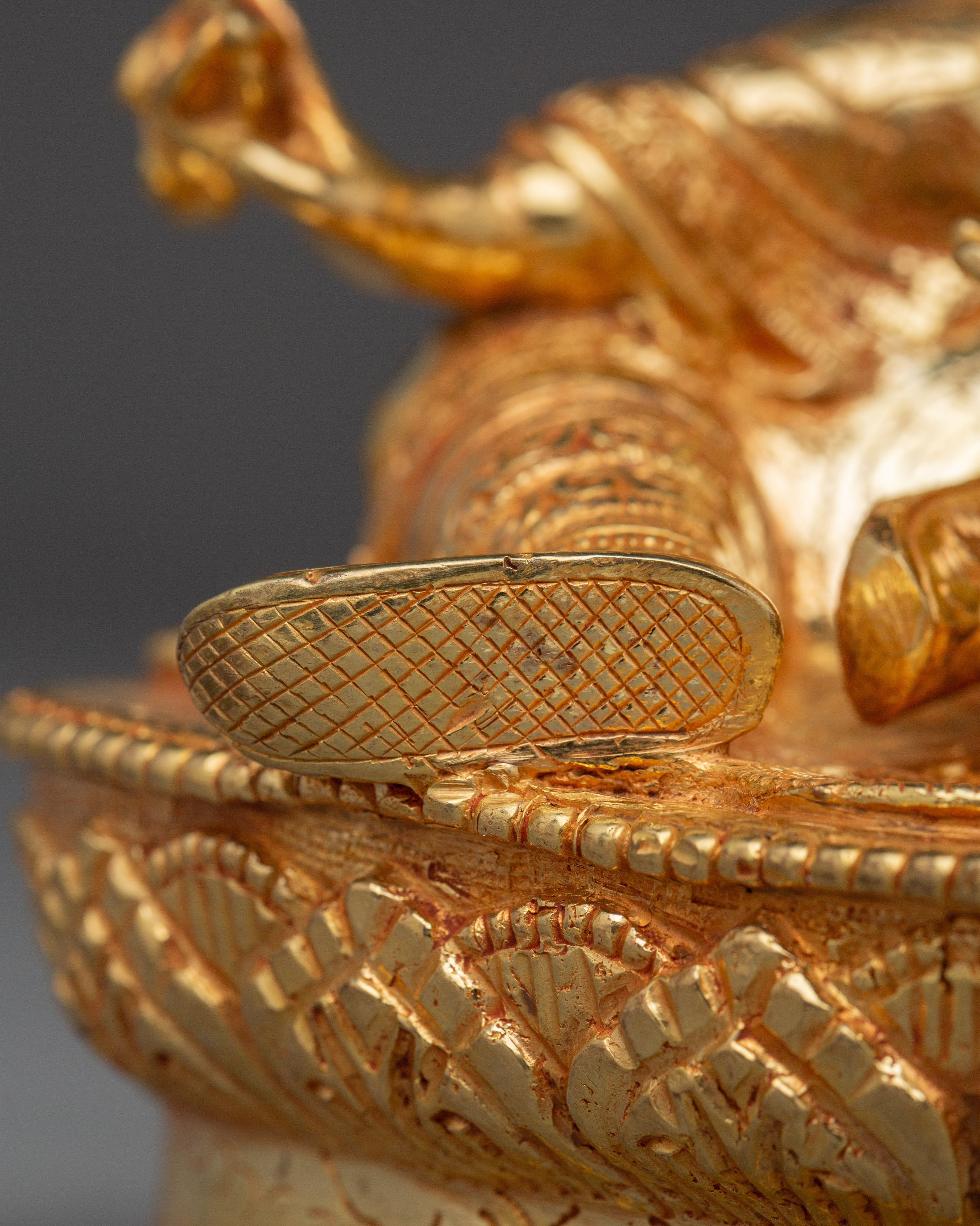 Meditation figure of Guru Rinpoche | Handmade Statue for Decor