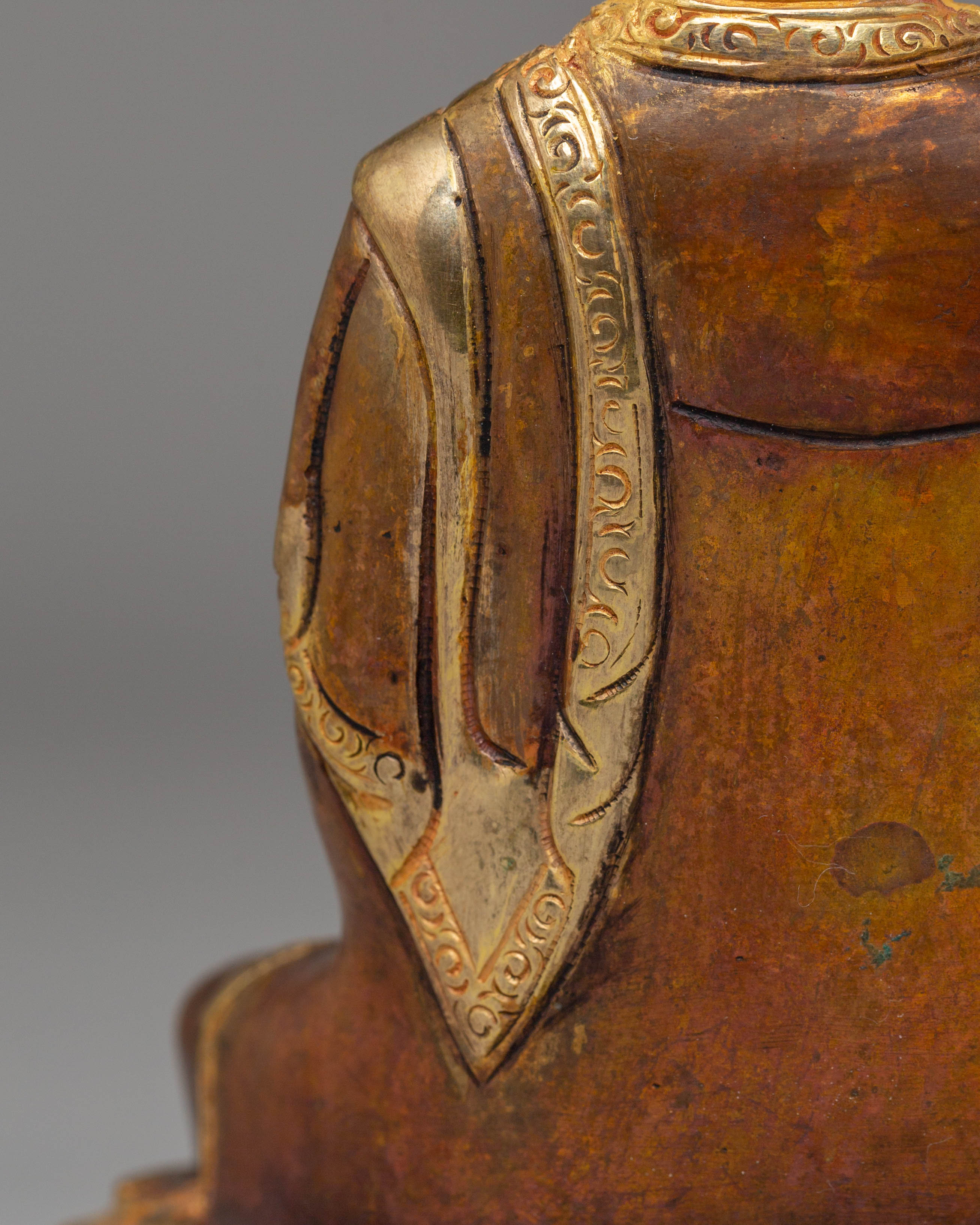 Traditional Statue of Shakyamuni Buddha | Serene Buddha Figurine