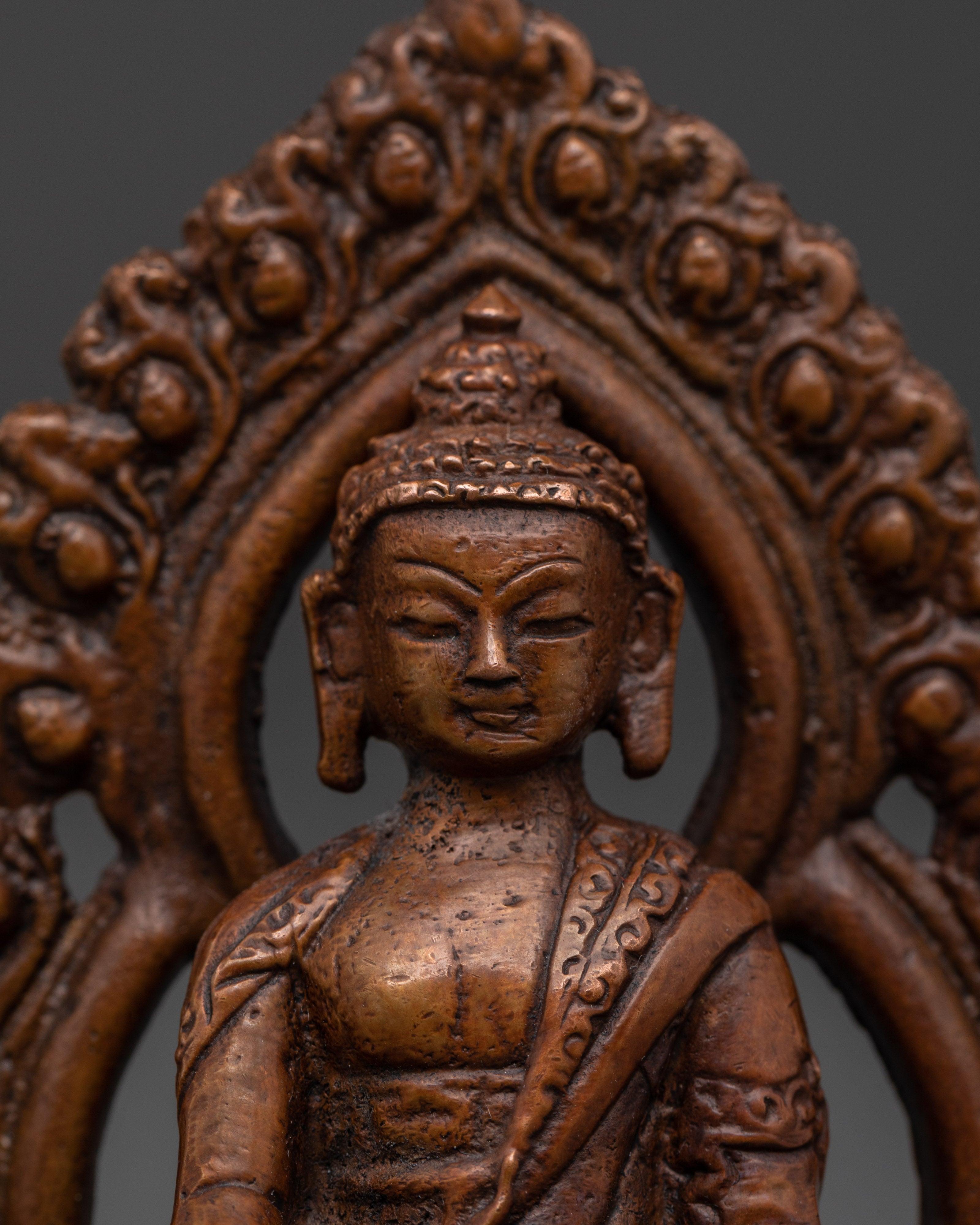 Shakyamuni Buddha Seated on Lotus Moon Disc for Dharma Practice