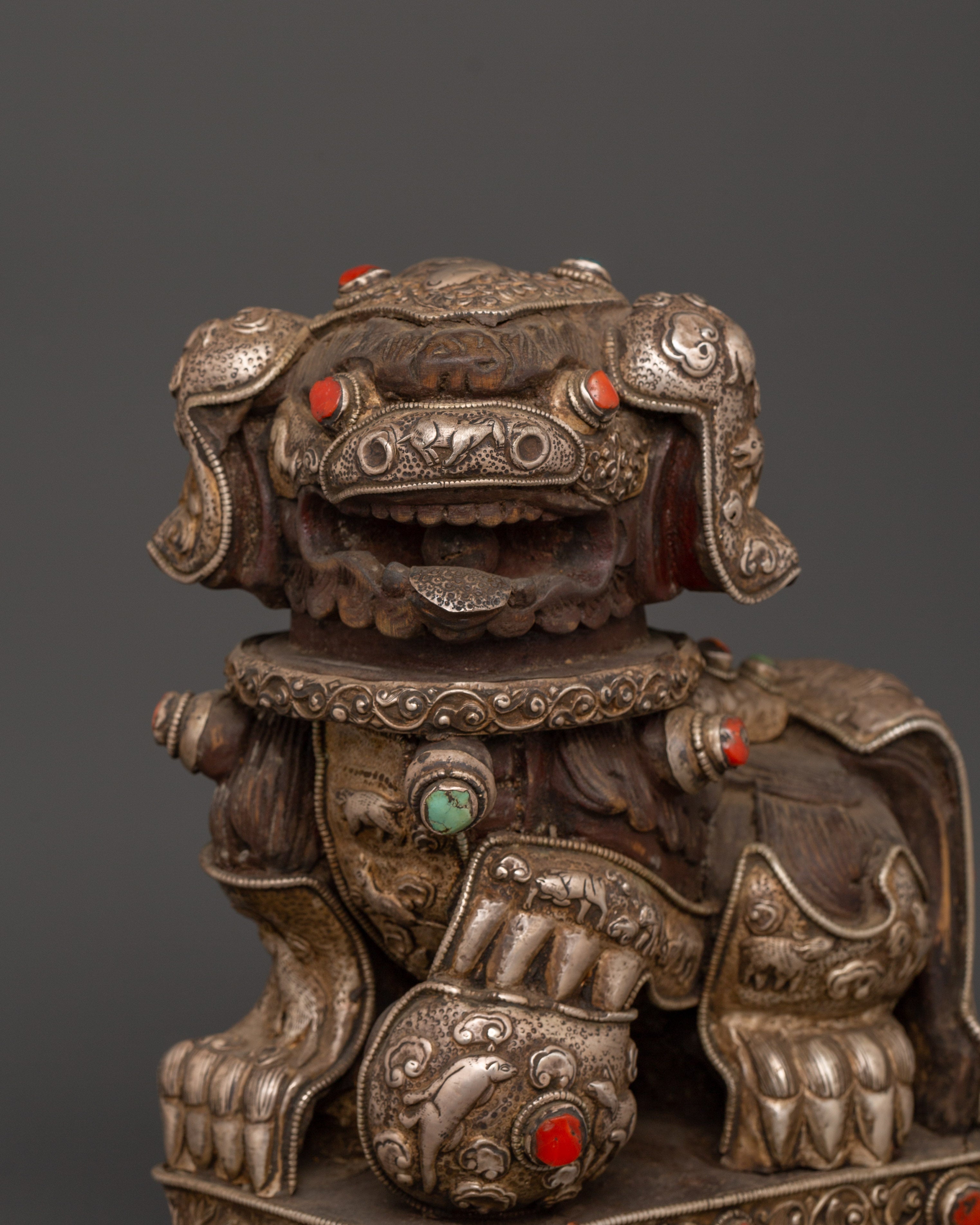 Tibetan Snow Lion Statue Set | Spiritual Decor with Antique Finish