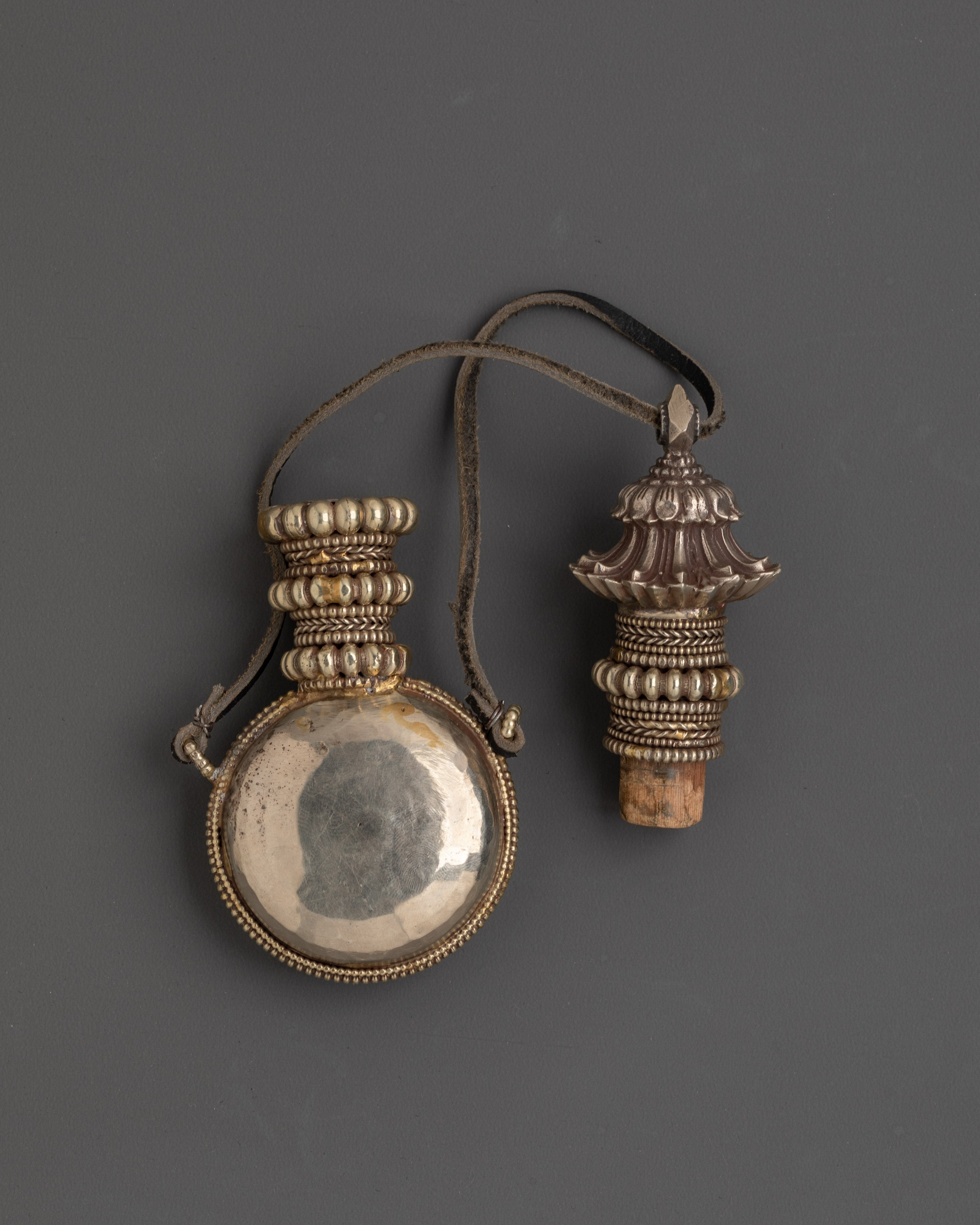 Traditional White Metal Snuff Bottle | Elegant Craftsmanship for Collectors
