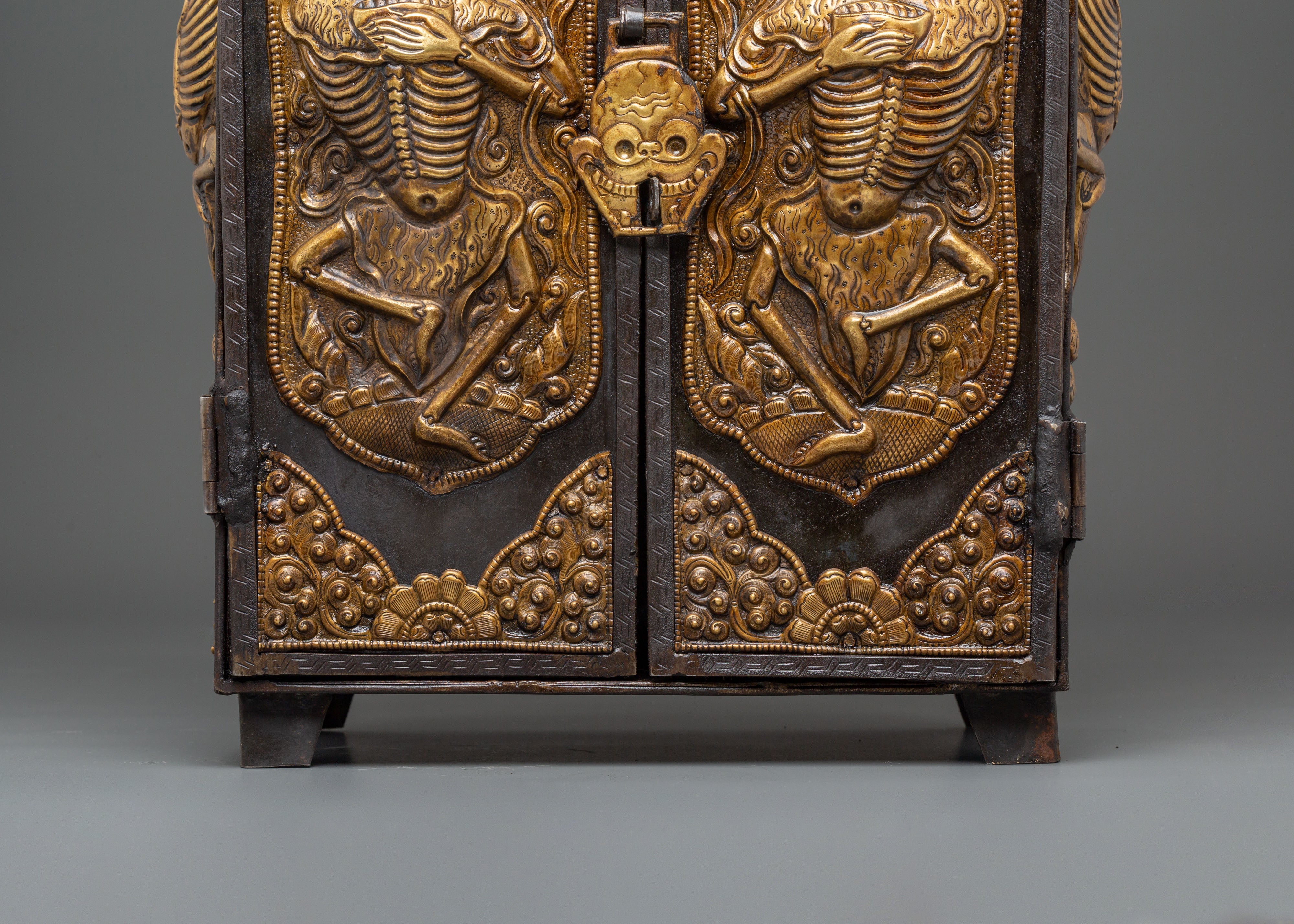 Chitipiti Iron Box | Box for Altar and Meditation
