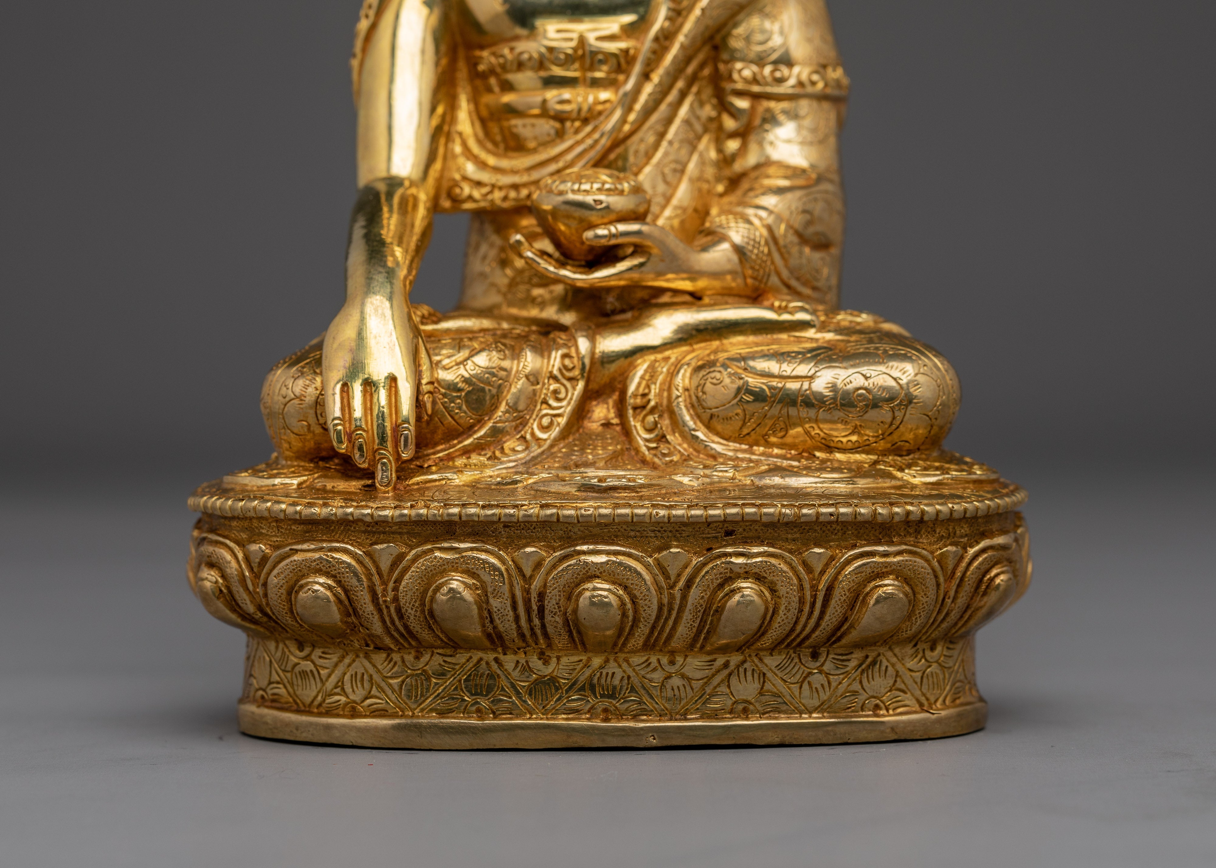 Radiant Golden Statue of Shakyamuni Buddha | Gautama Buddha Sculpture