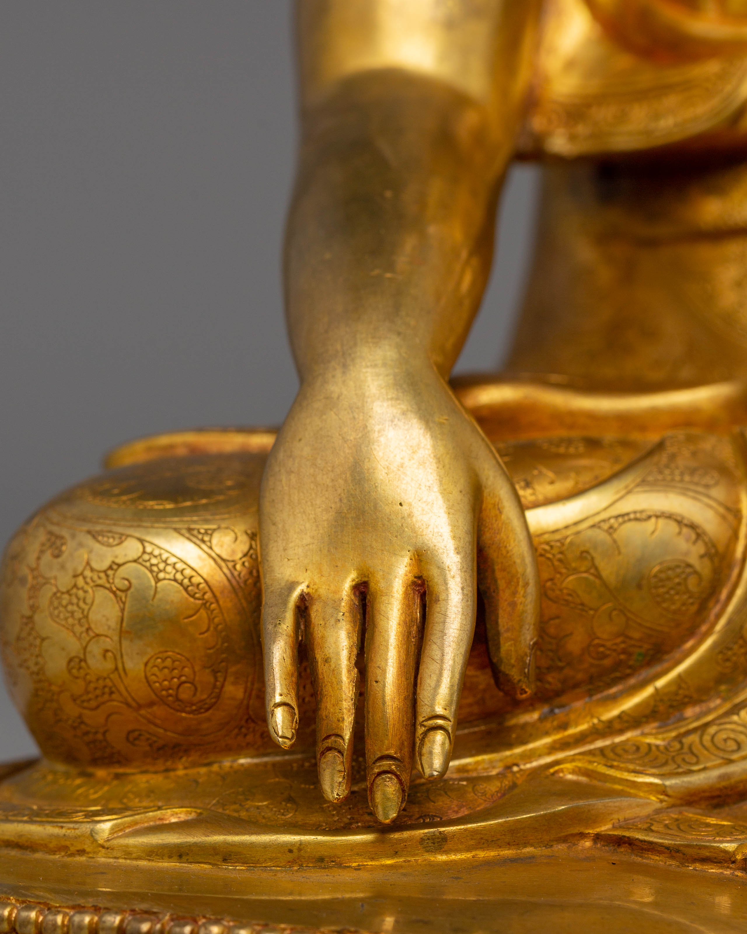 Handmade Golden Shakyamuni Buddha for Altars and Decoration