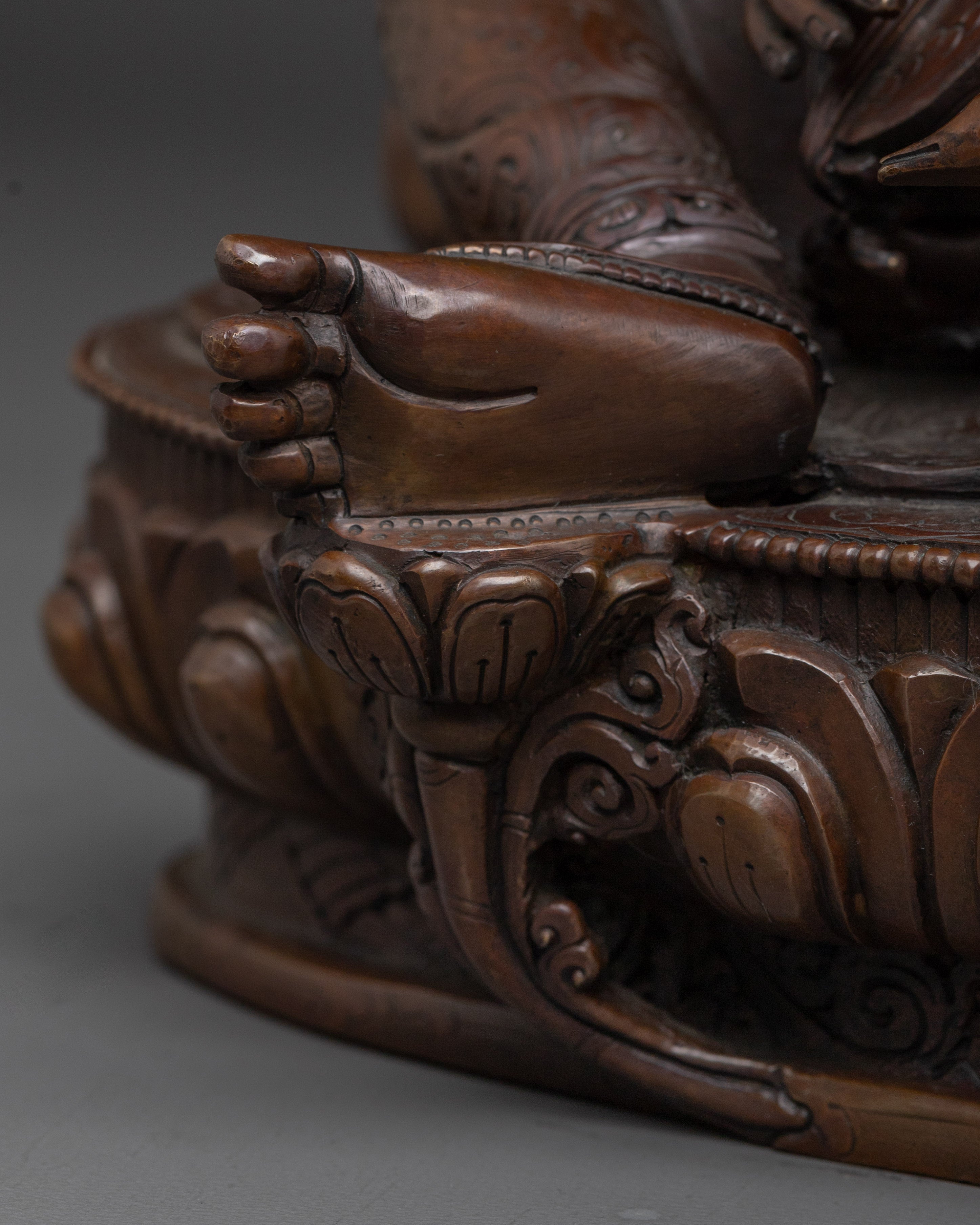 Serene Saraswati Statue | Hindu Goddess of Wisdom