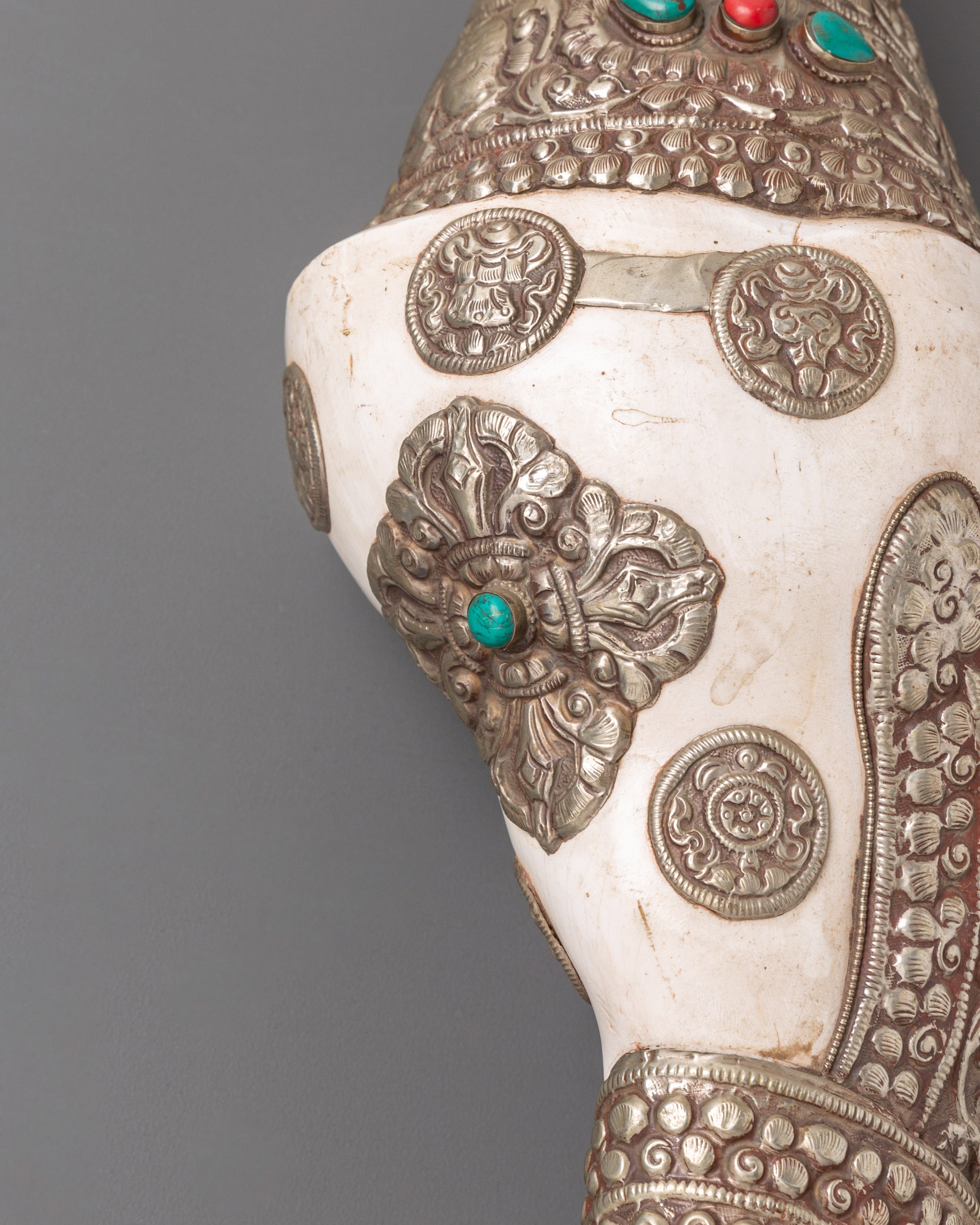 Conch with White Metal | Symbol of Dharma and Spiritual Awakening