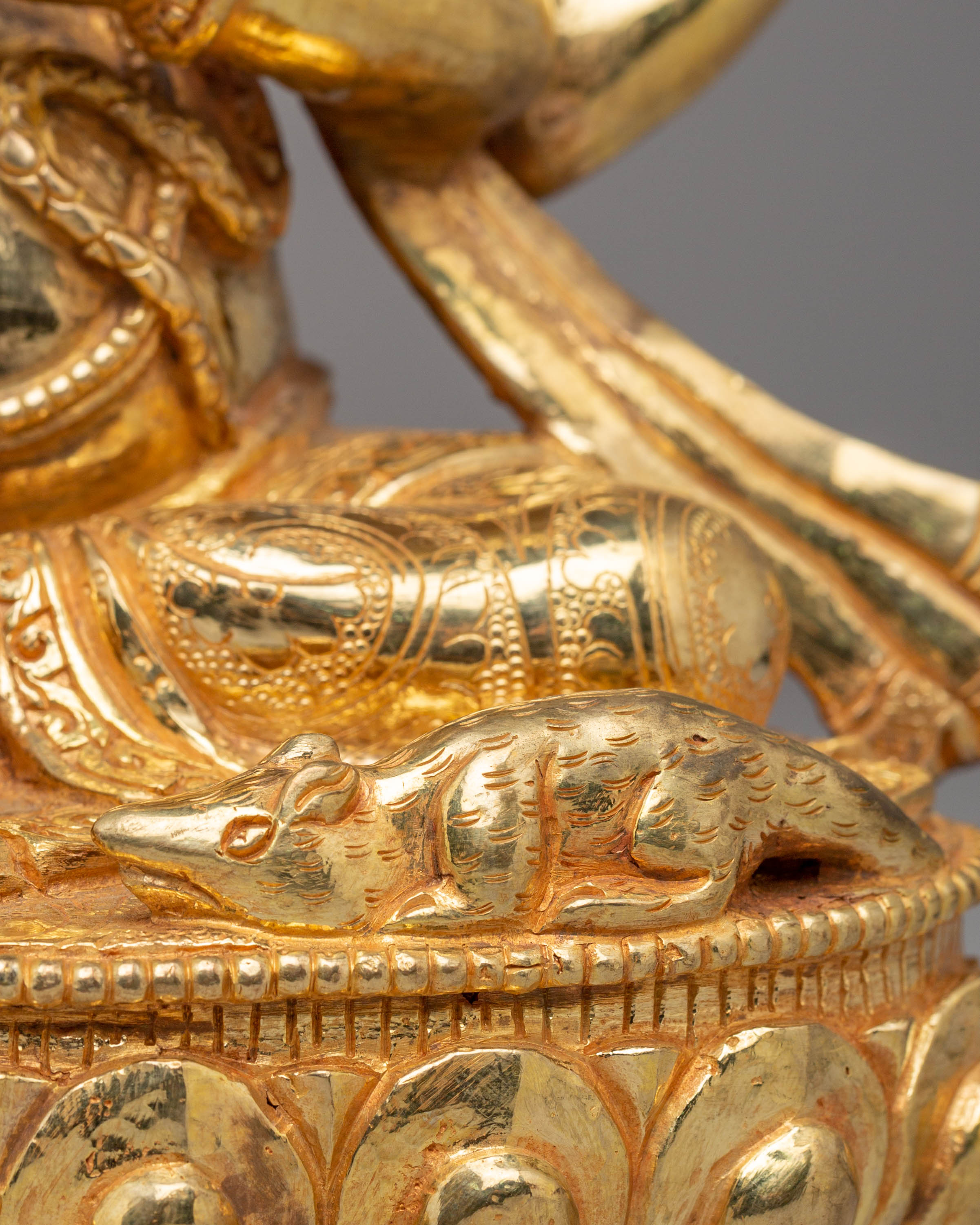 Ganesh Statue : Hindu Deity of Wealth and Wisdom