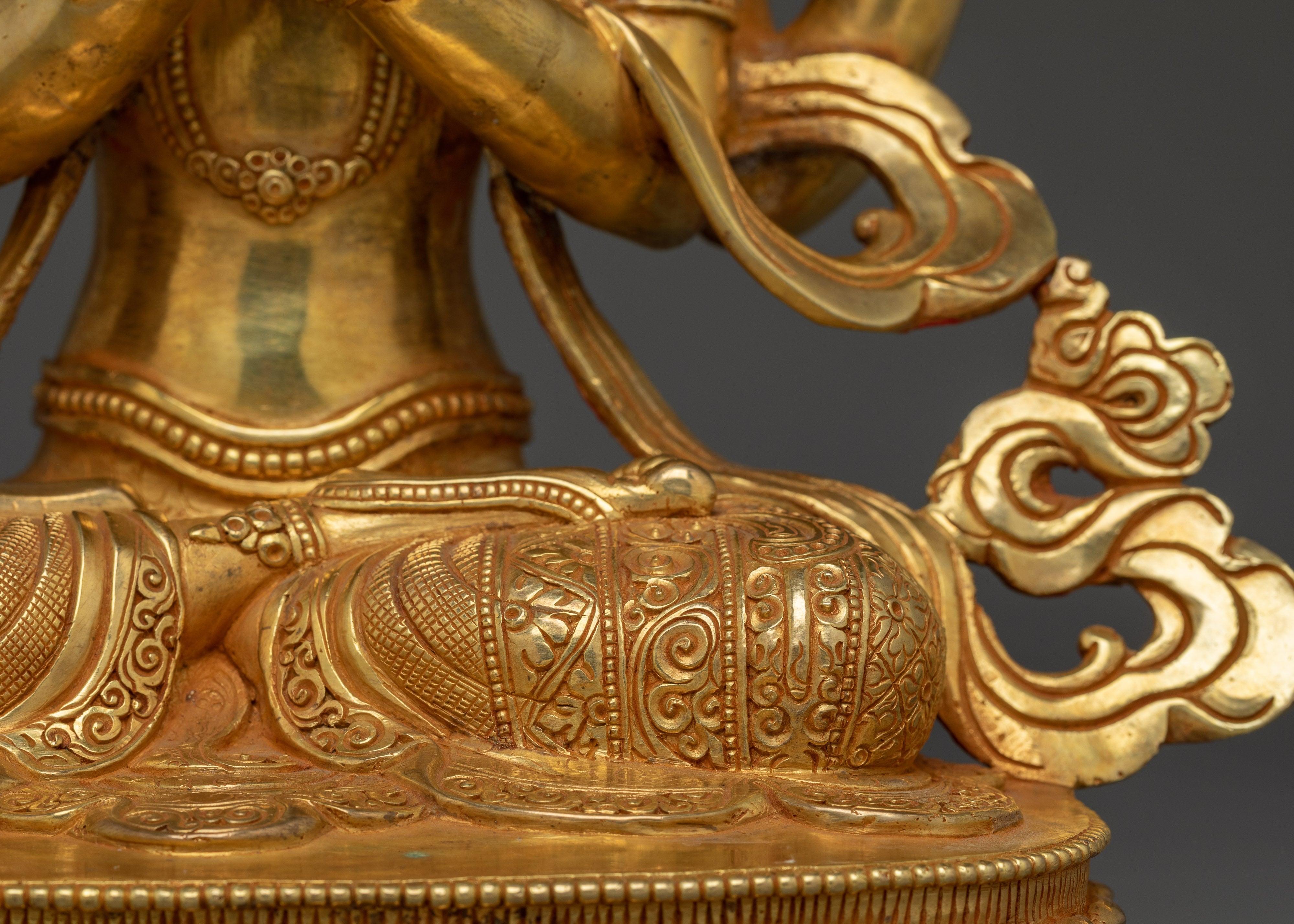 Chenrezig in Four-Armed Form | The one who looks with an unwavering eye