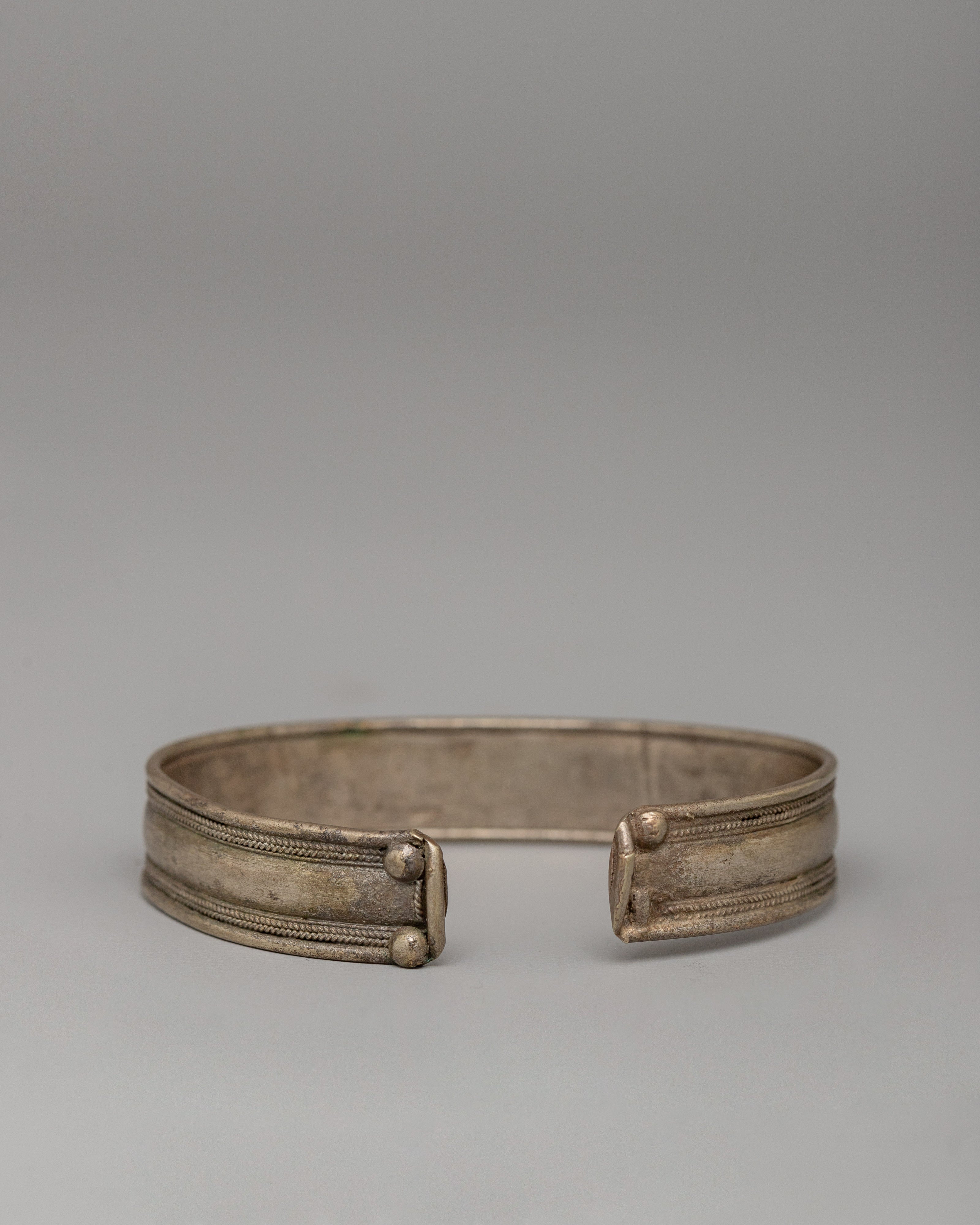 Tibetan Adjustable Charm Bracelet | Perfect Fashion Accessory for Any Outfit