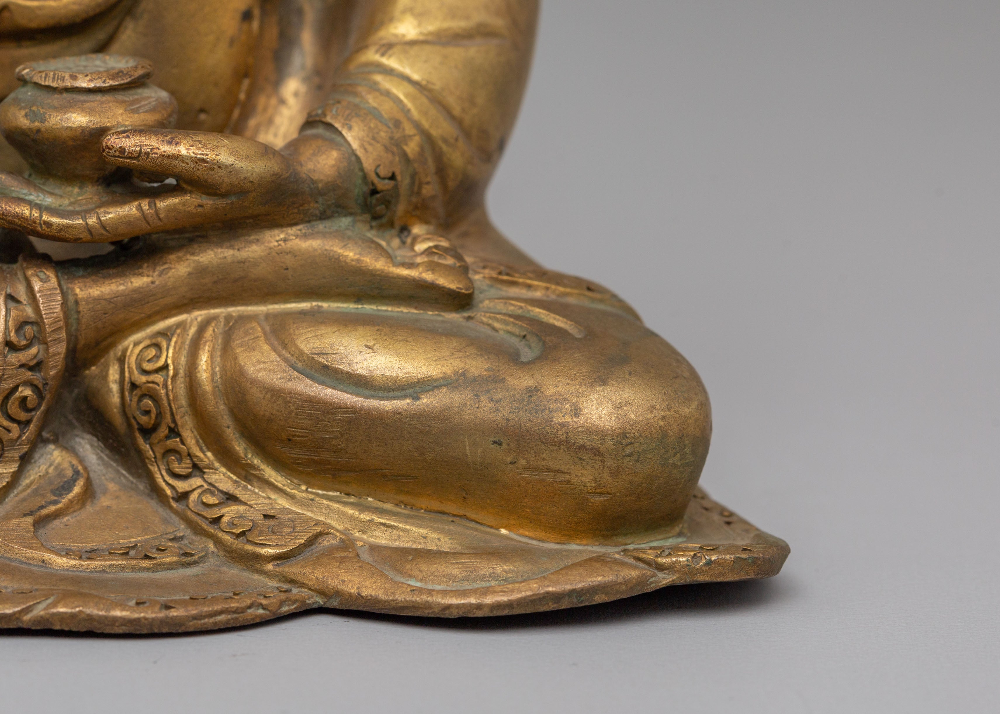 Historic Sage Shakyamuni Buddha Statue | Symbol of Enlightenment and Wisdom
