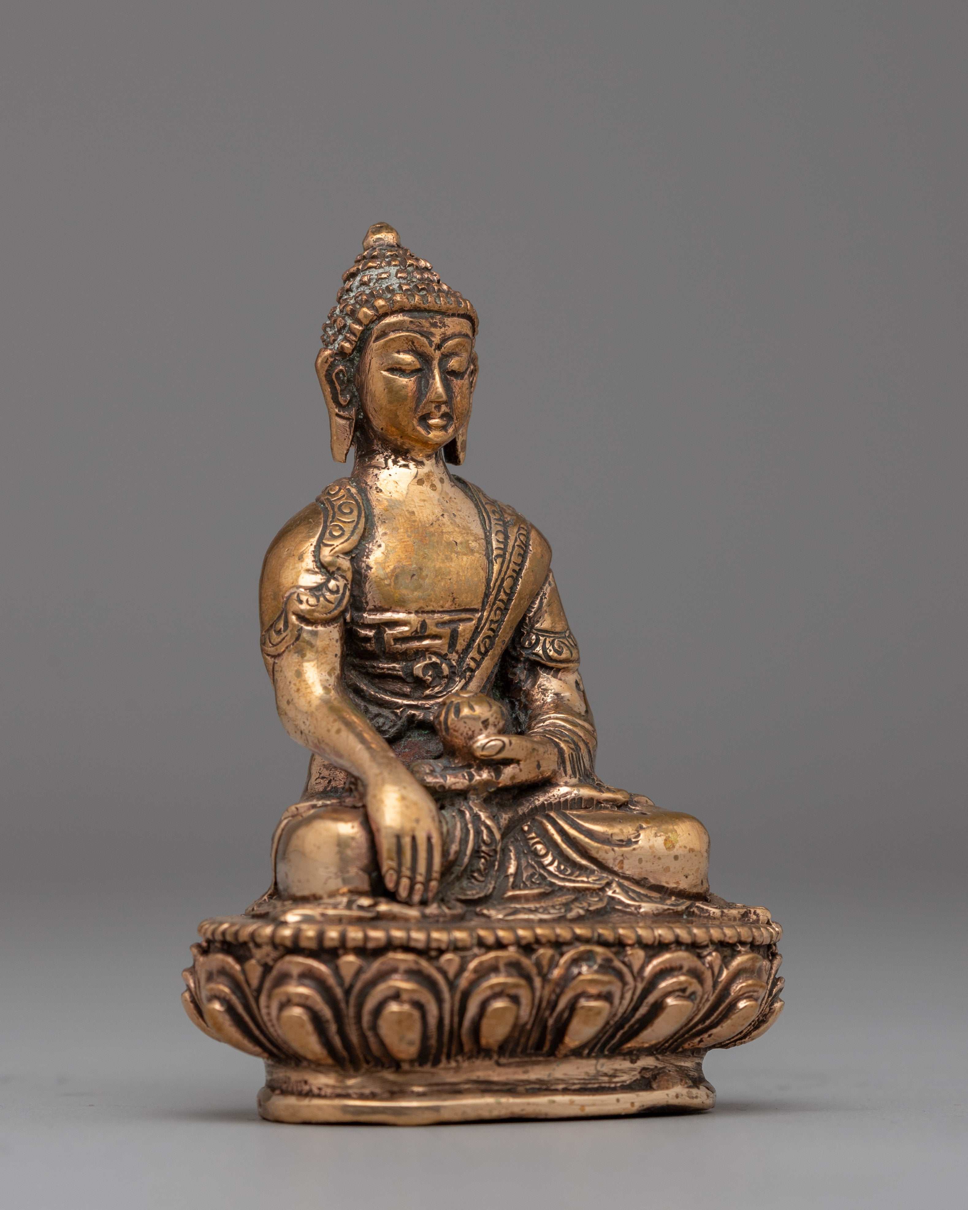 Shakyamuni Buddha Sculpture in Gold-Plated Copper | Ideal for Meditation & Home Altar