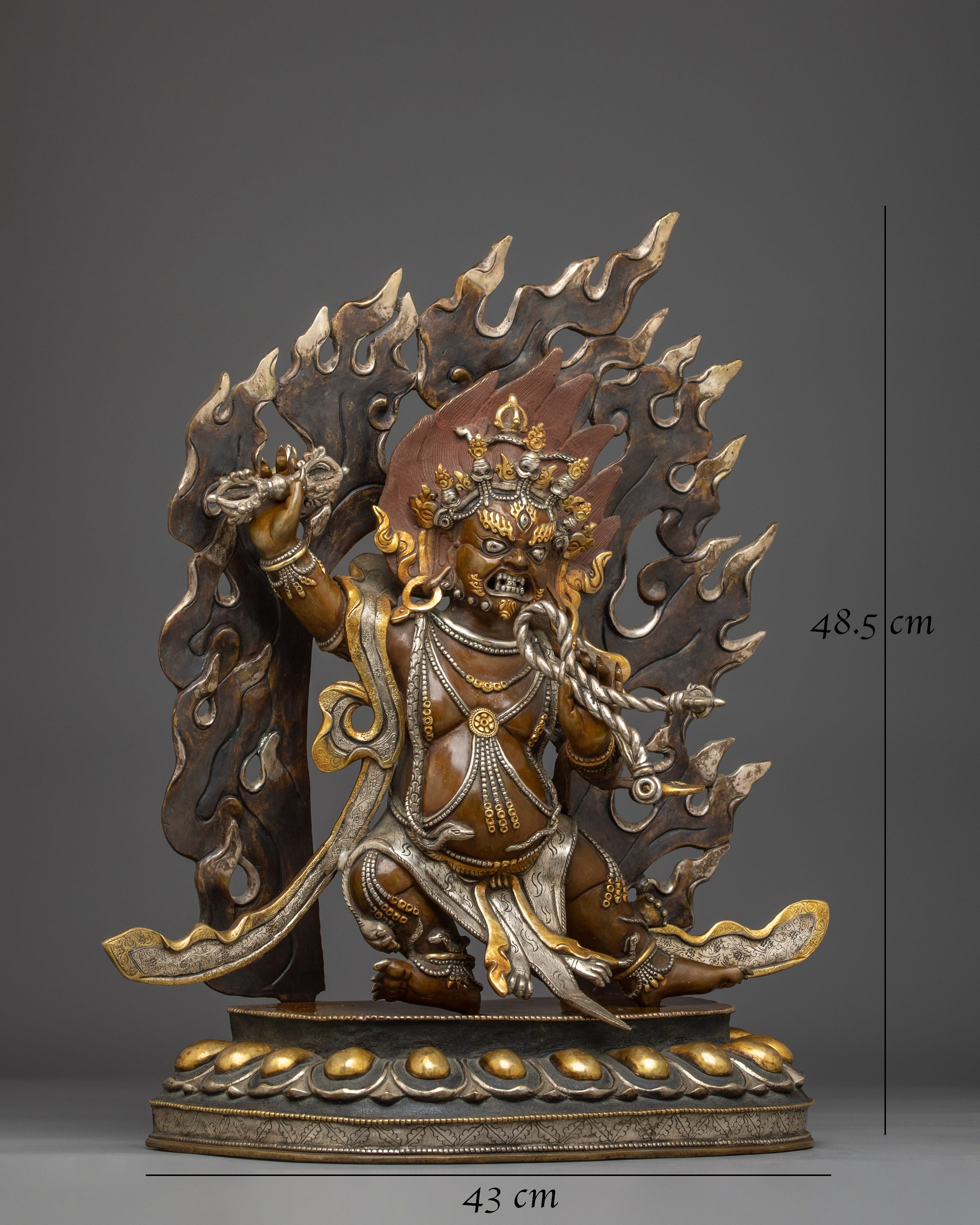 divine-bodhisattva-vajrapani-statue