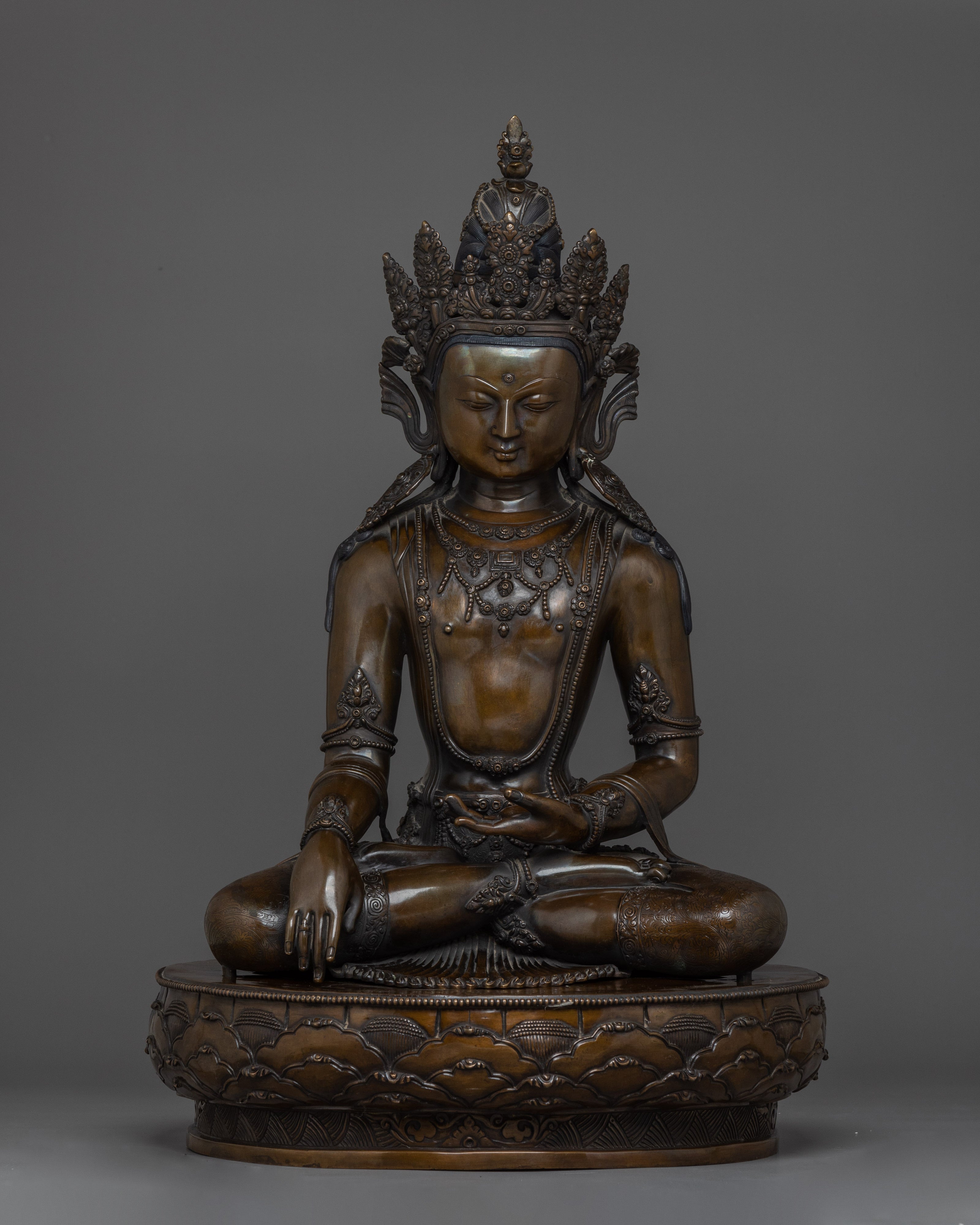 figurine-of-shakyamuni-buddha-with-crown