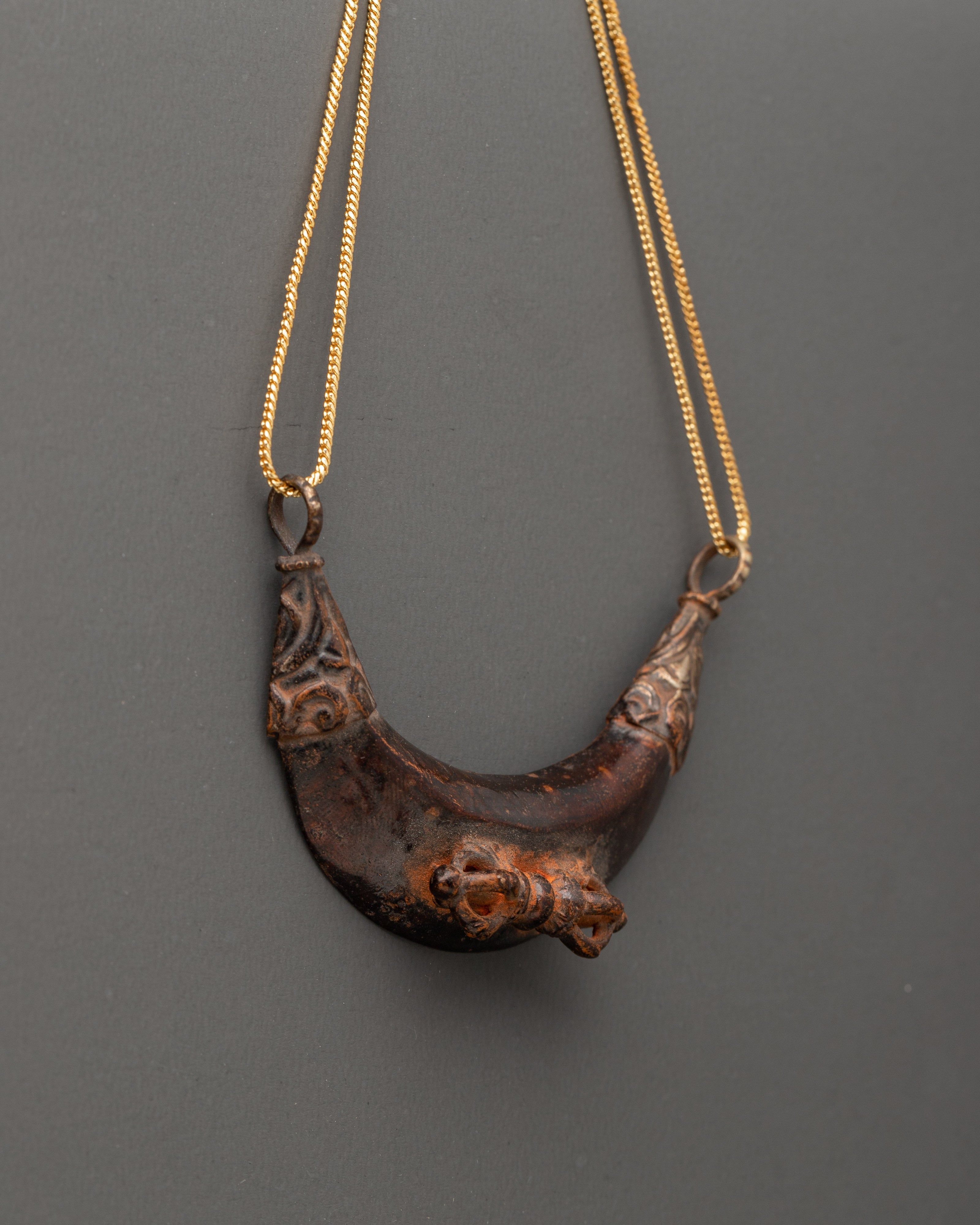 Sacred Tibetan Locket with Vajra | Traditional Buddhist Protection Locket