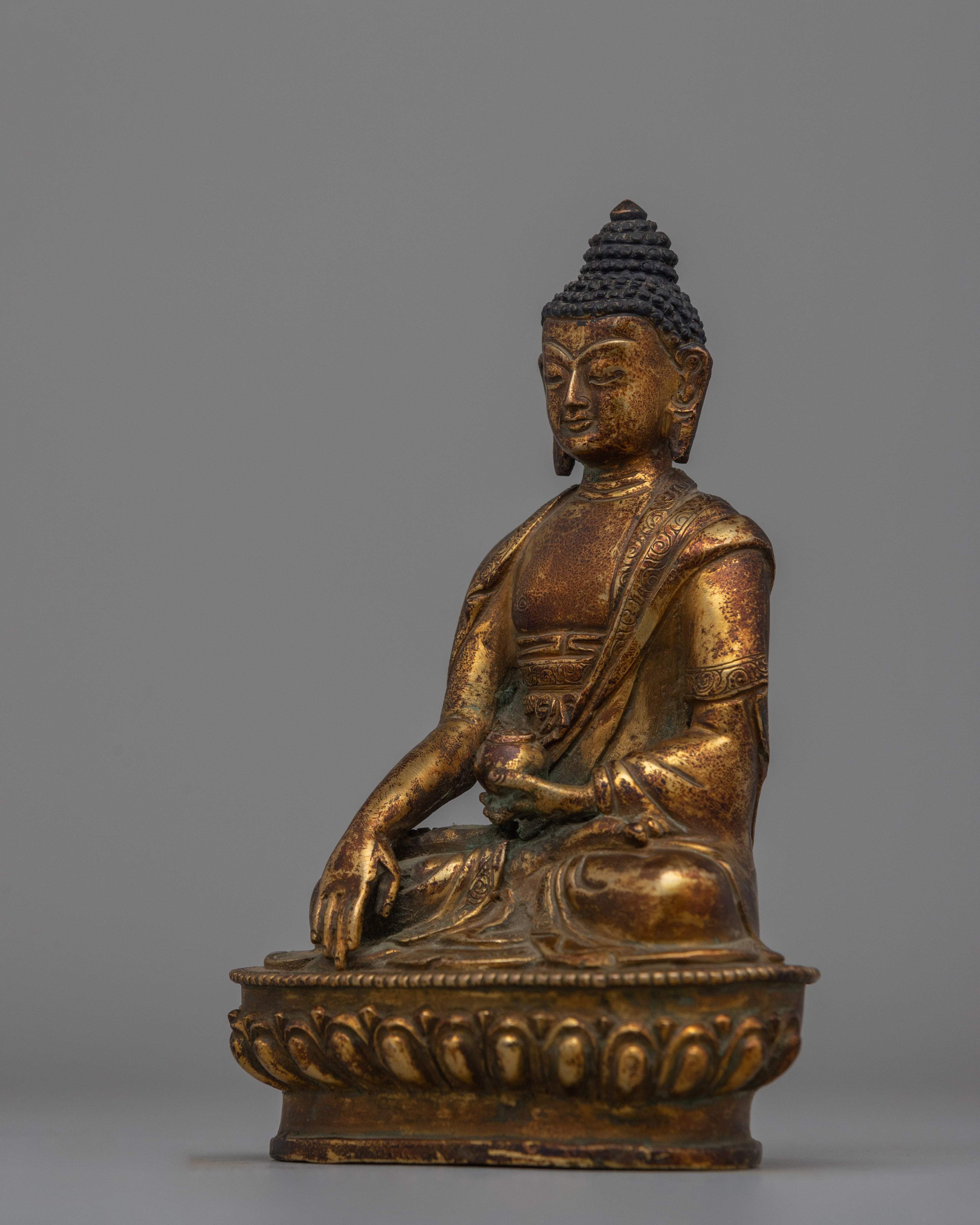 Copper Statue of Shakyamuni Buddha | Embodiment of Peace & Wisdom