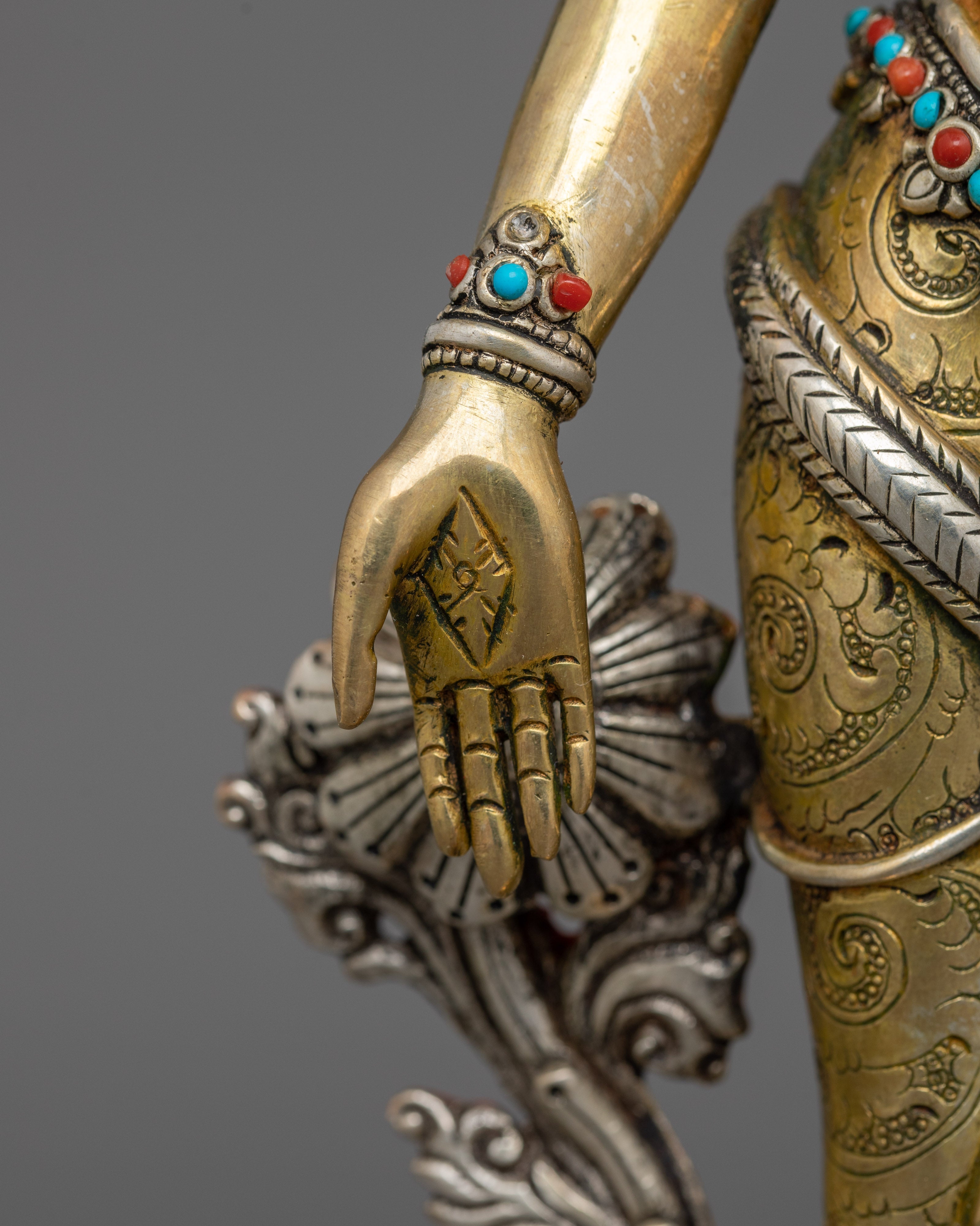 Standing Lokeshwor Statue | The Bodhisattva of Compassion