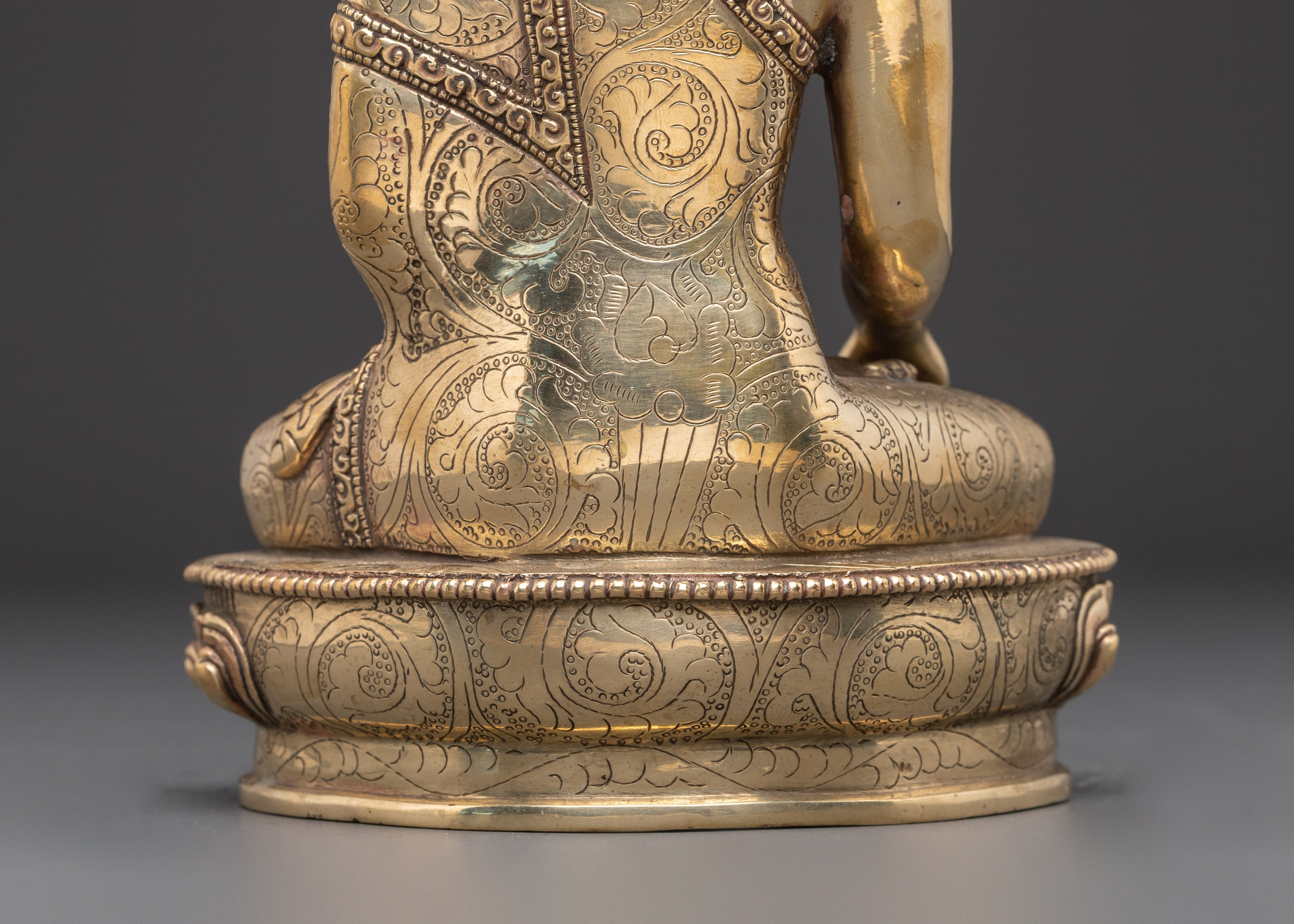 Peaceful Shakyamuni Buddha Statue | Symbol of Enlightenment and Wisdom