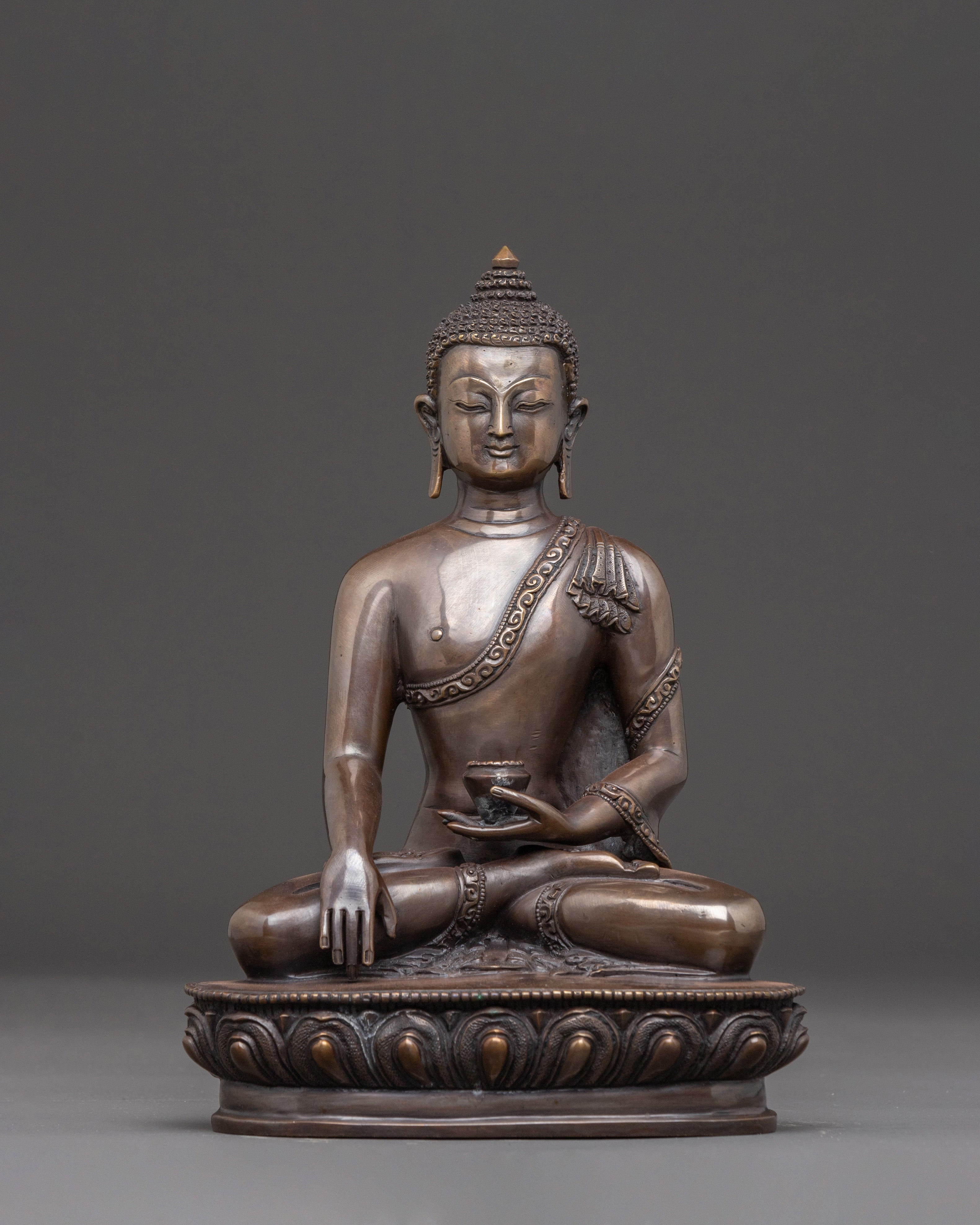 Handcrafted Shakyamuni Buddha Statue: The Enlightened One