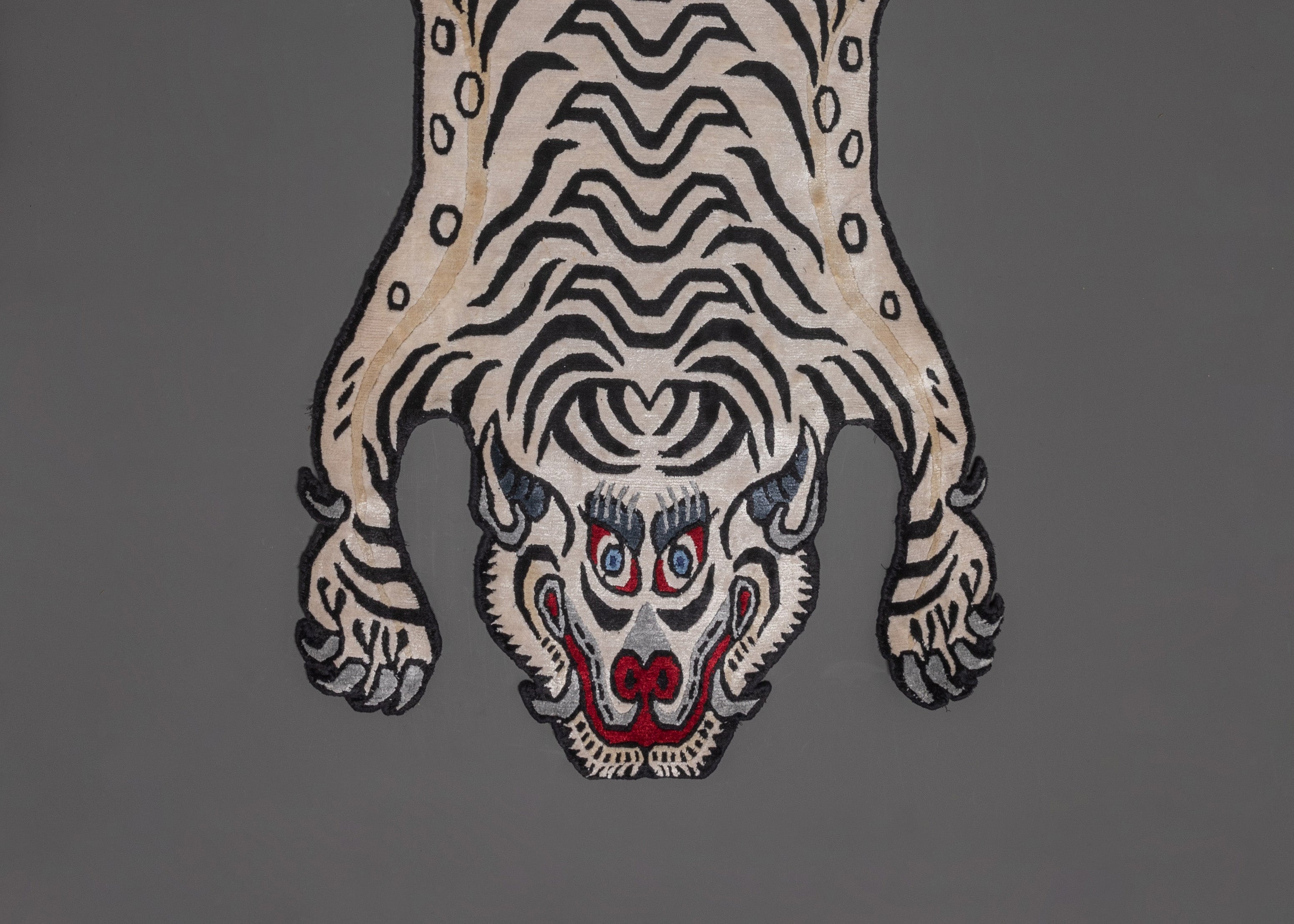 Symbolic Tiger Design Rug | Unique Handcrafted Viscose Rug for Home Décor