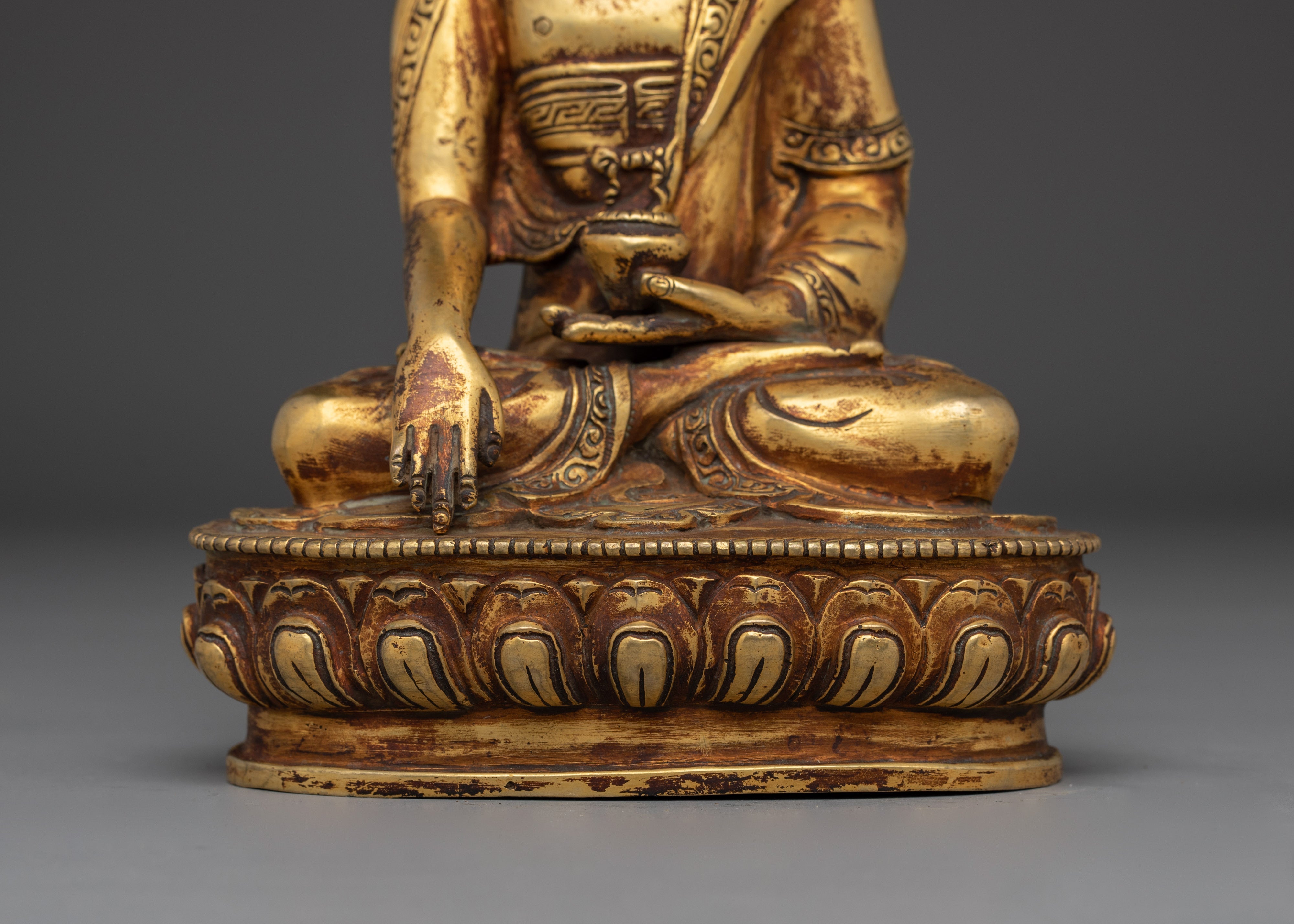Golden Gautama Buddha with Antique Finish Statue for Spirituality