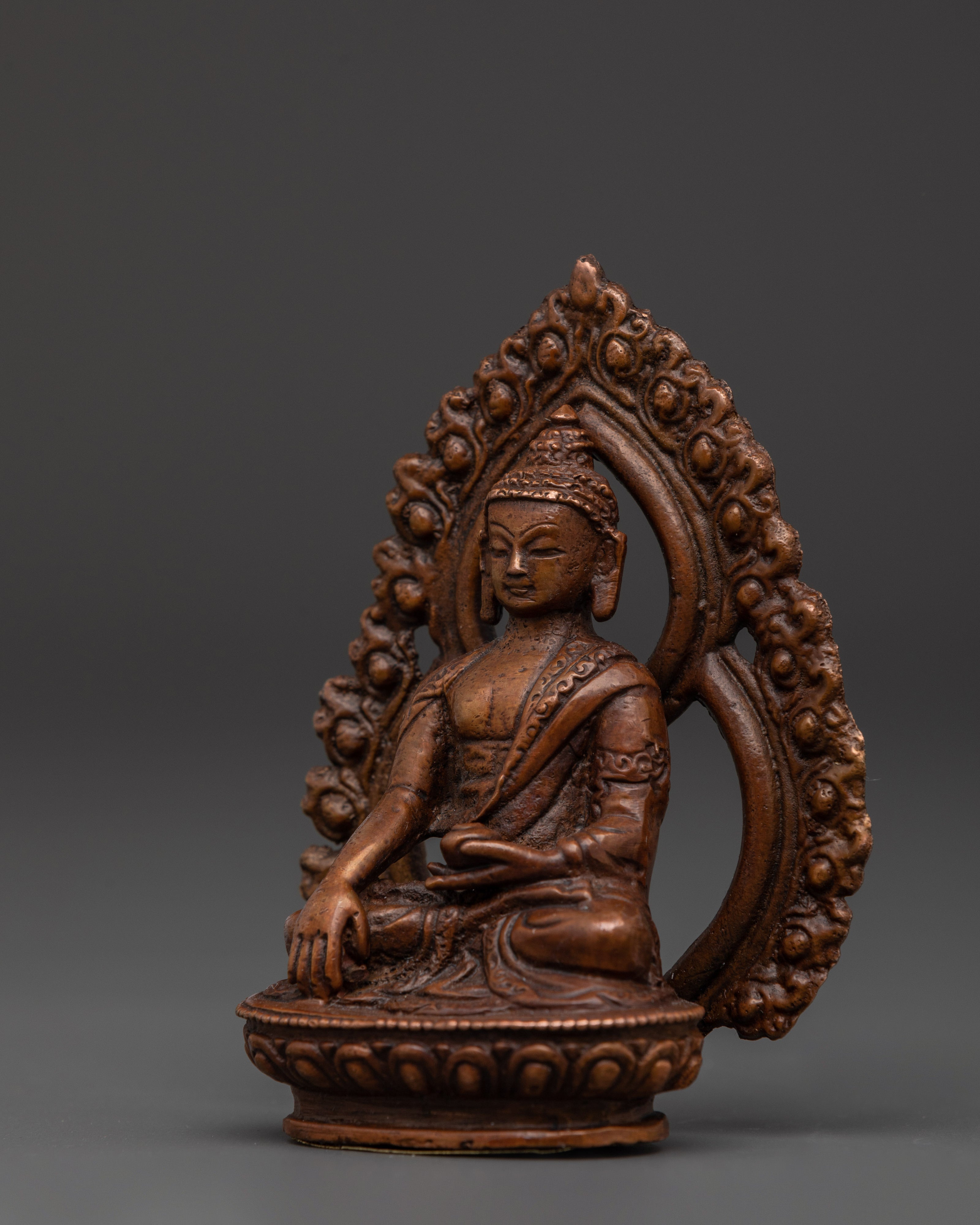 Shakyamuni Buddha Seated on Lotus Moon Disc for Dharma Practice