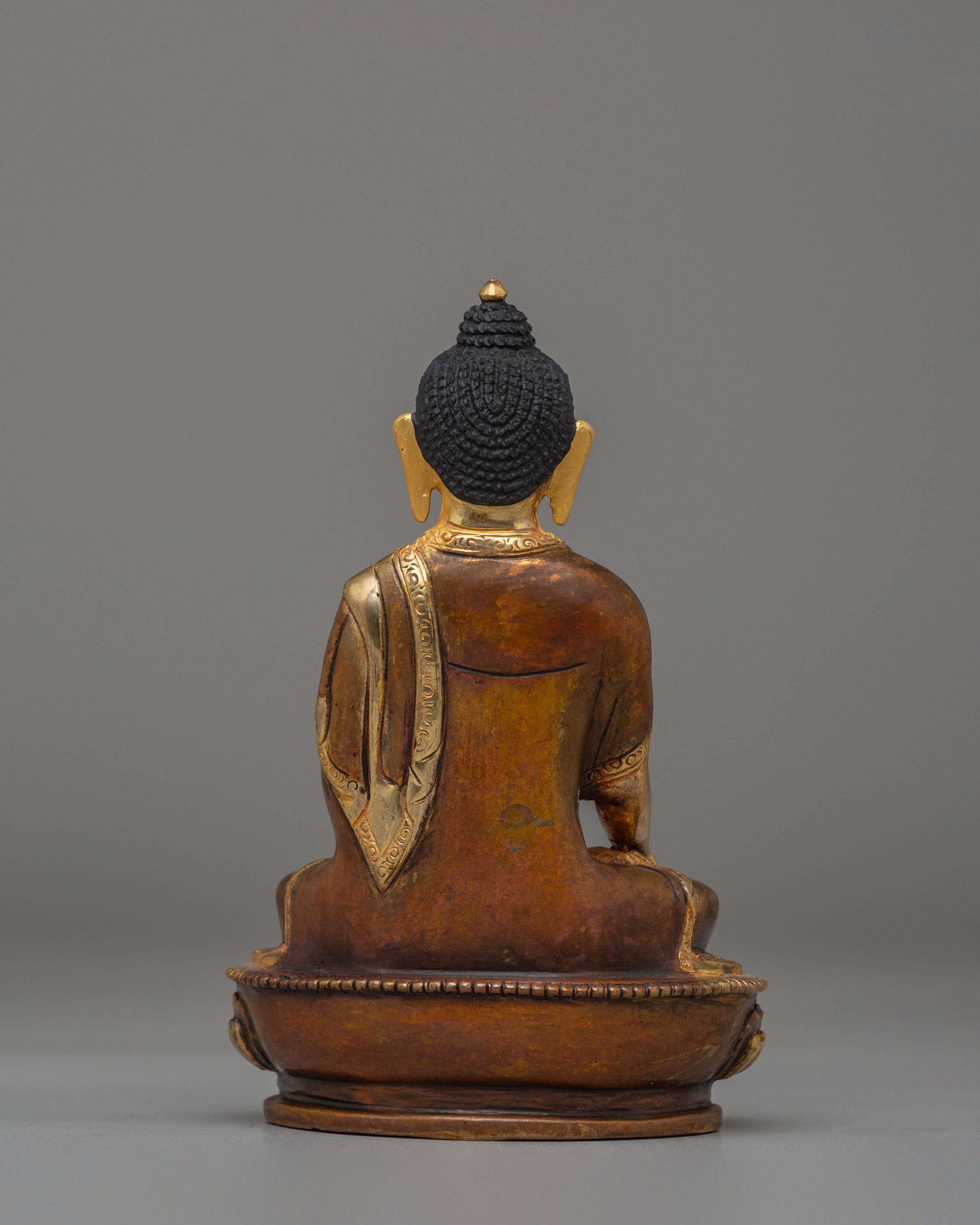 Traditional Statue of Shakyamuni Buddha | Serene Buddha Figurine