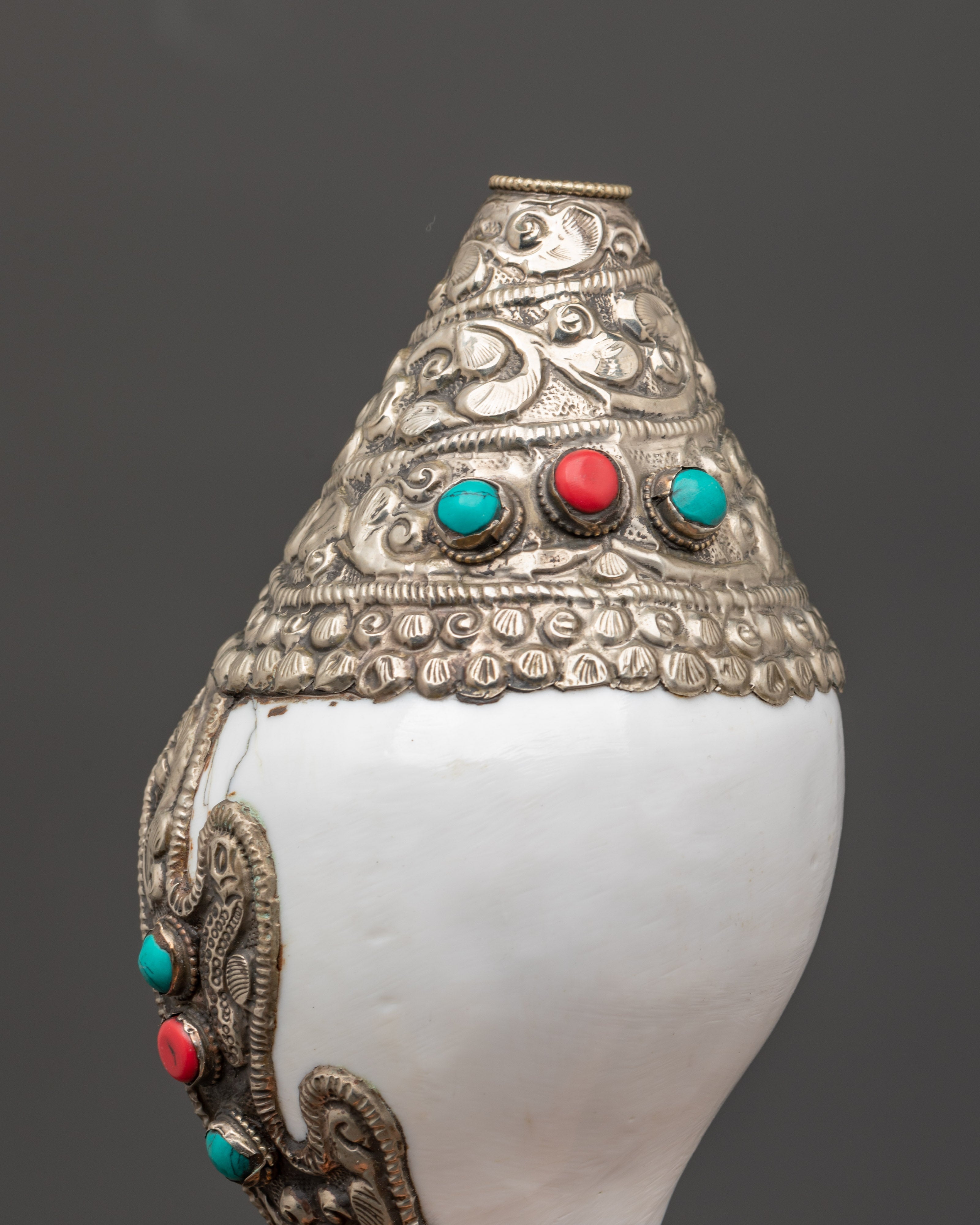 Tibetan Sacred Ritual Item Conch Shell | Handcrafted Shankha for Rituals and Ceremonies