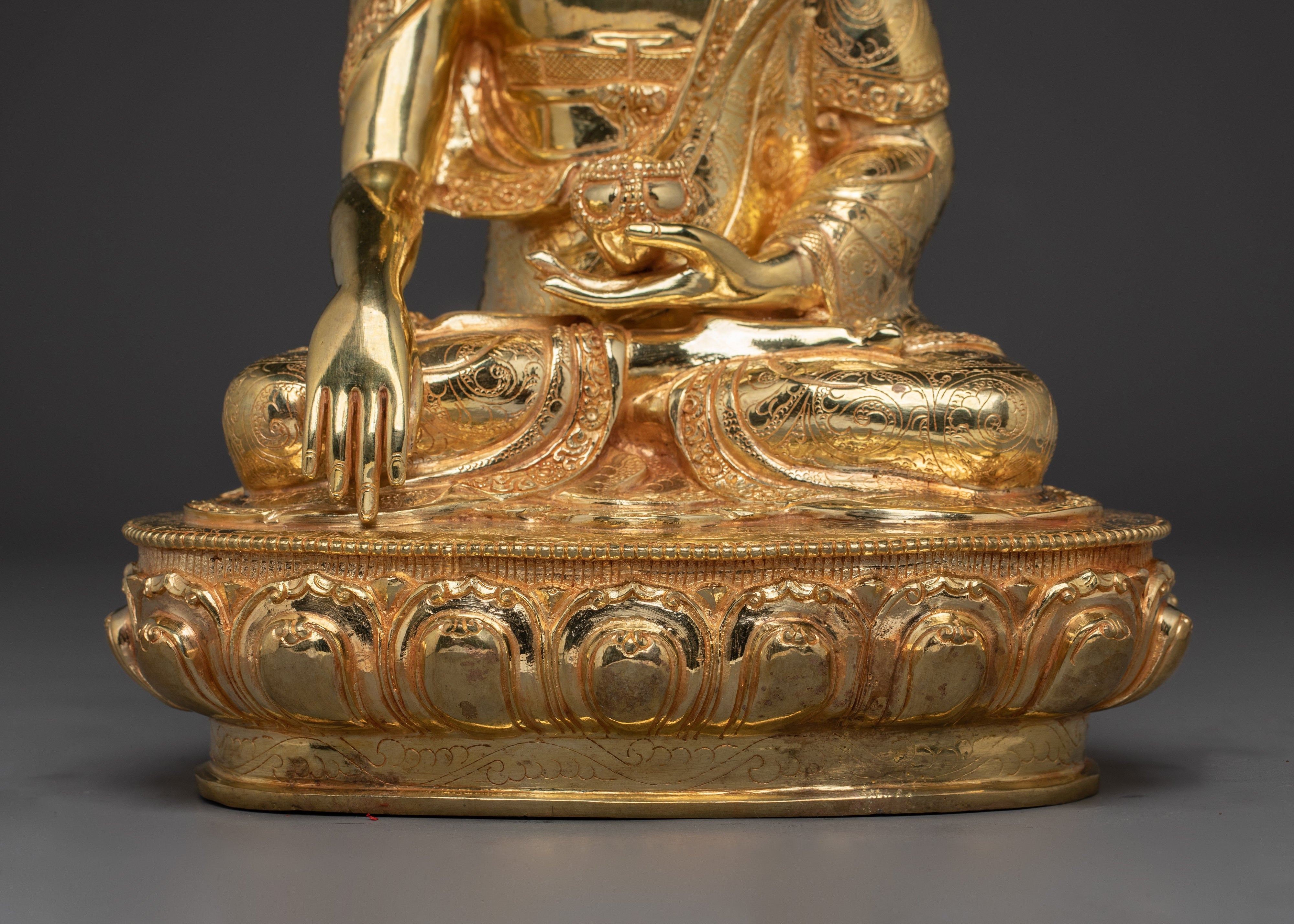 Golden Historical Buddha Gautama Artwork | Embodiment of Wisdom