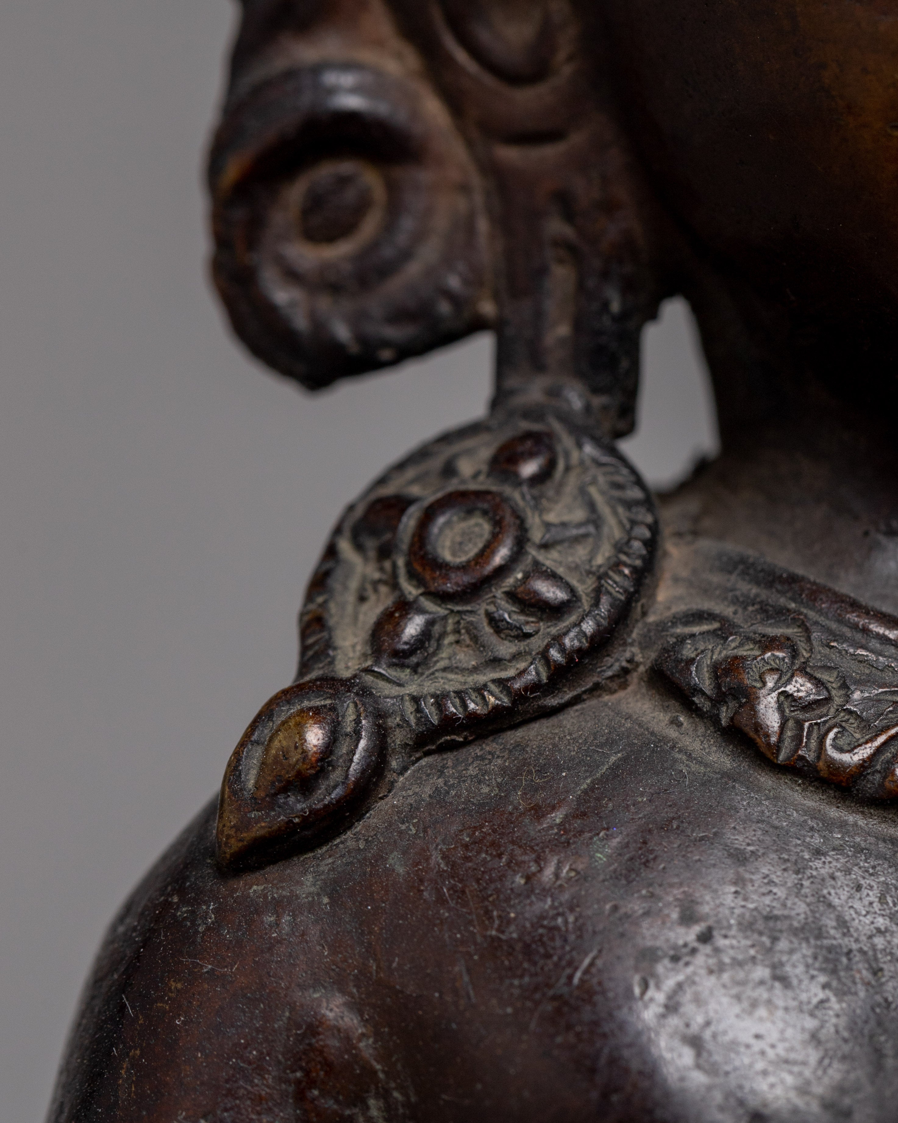 Crowned Shakyamuni Buddha Statue | Symbolizing the Supreme Enlightenment