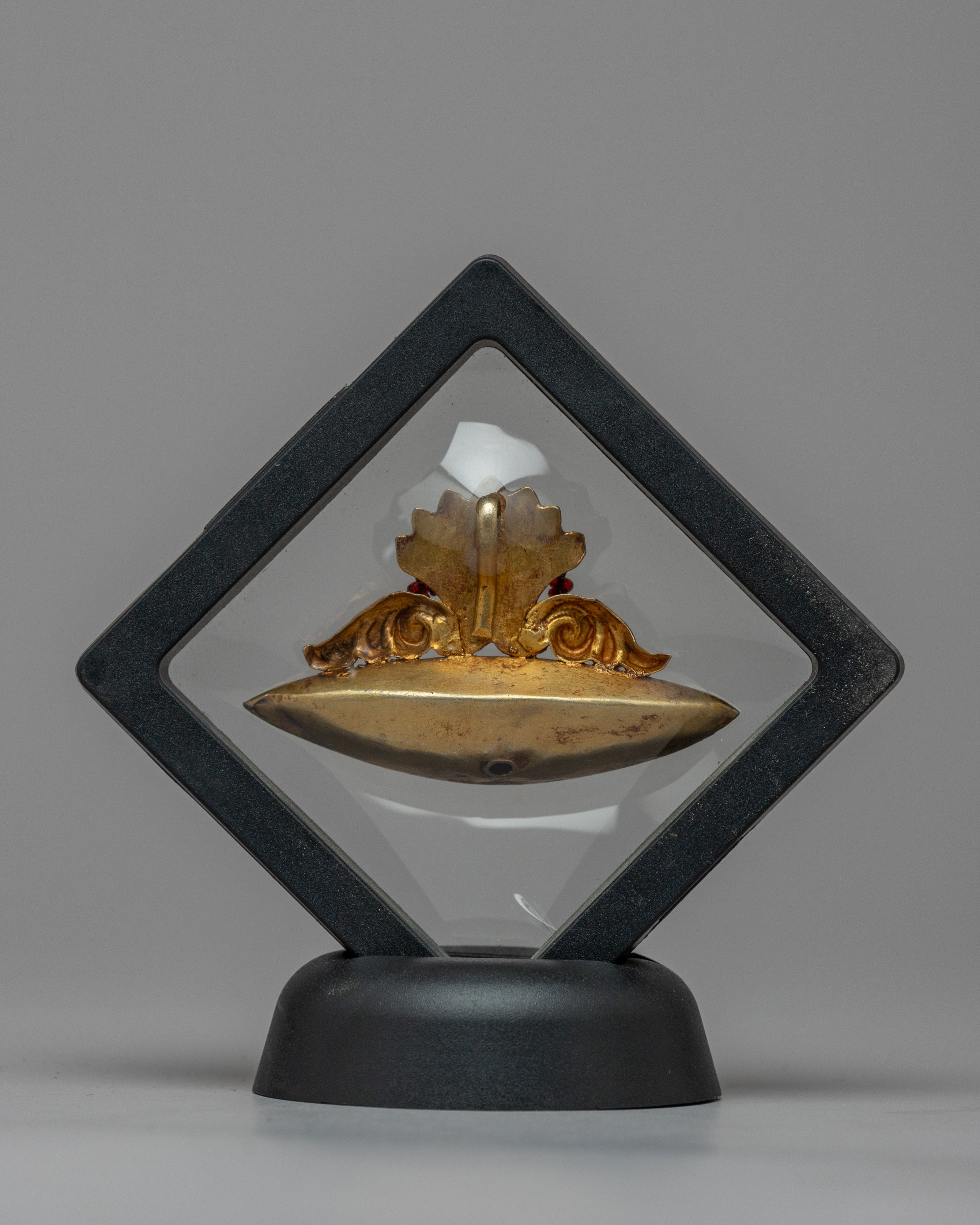 Newari Pendent "Tayo" | Exquisite Nepali Jewelry Inside the Floating case