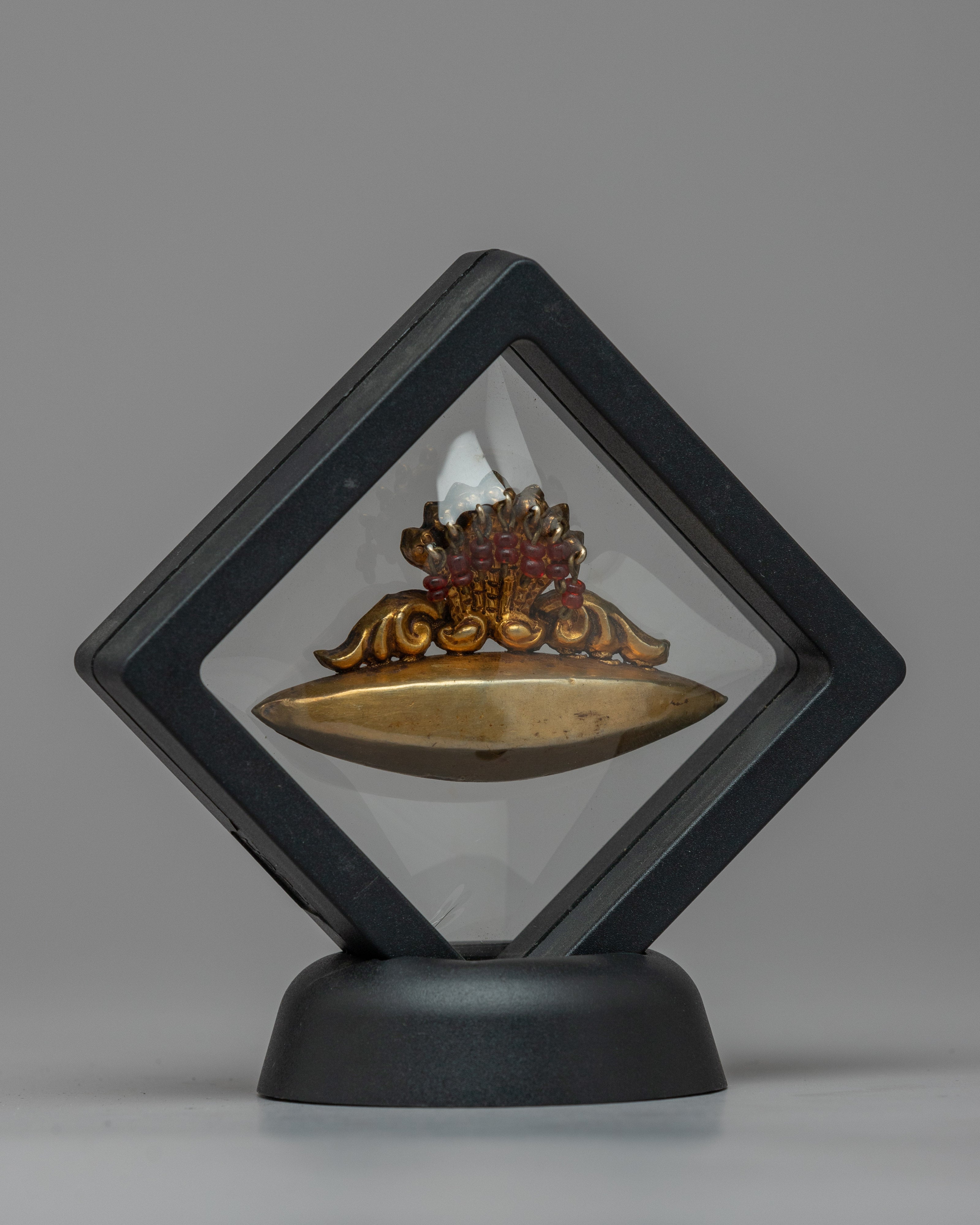 Newari Pendent "Tayo" | Exquisite Nepali Jewelry Inside the Floating case