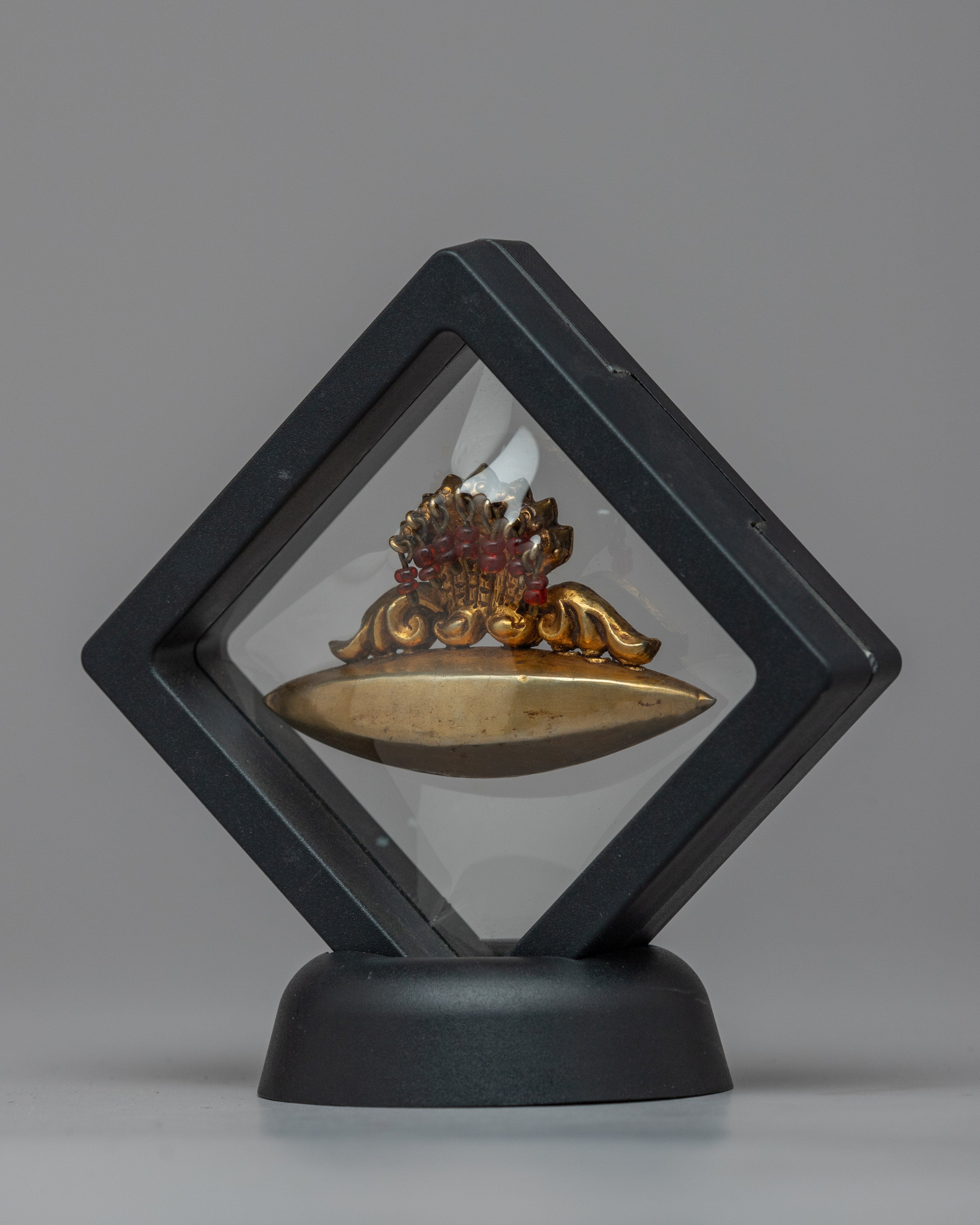 Newari Pendent "Tayo" | Exquisite Nepali Jewelry Inside the Floating case