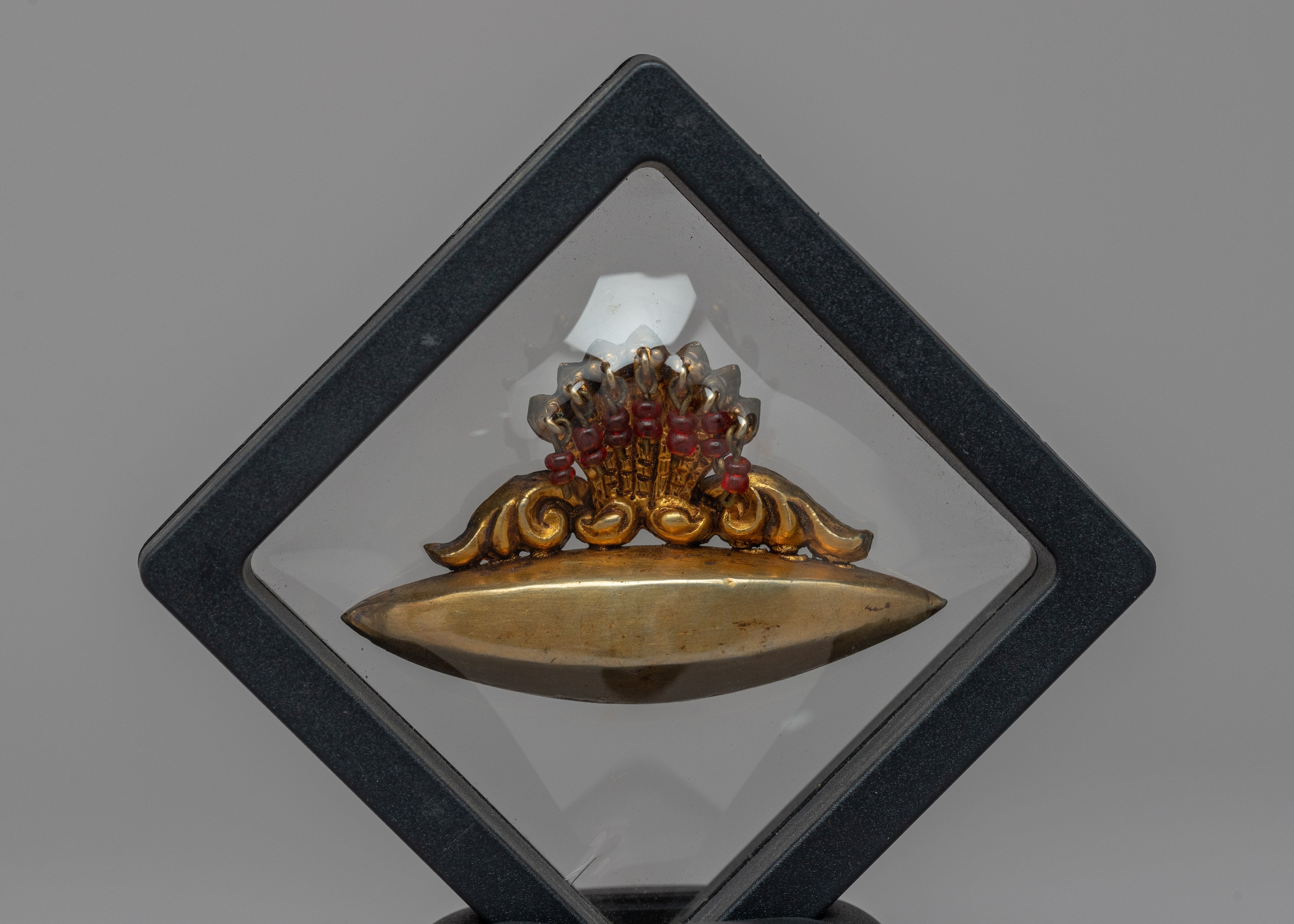 Newari Pendent "Tayo" | Exquisite Nepali Jewelry Inside the Floating case