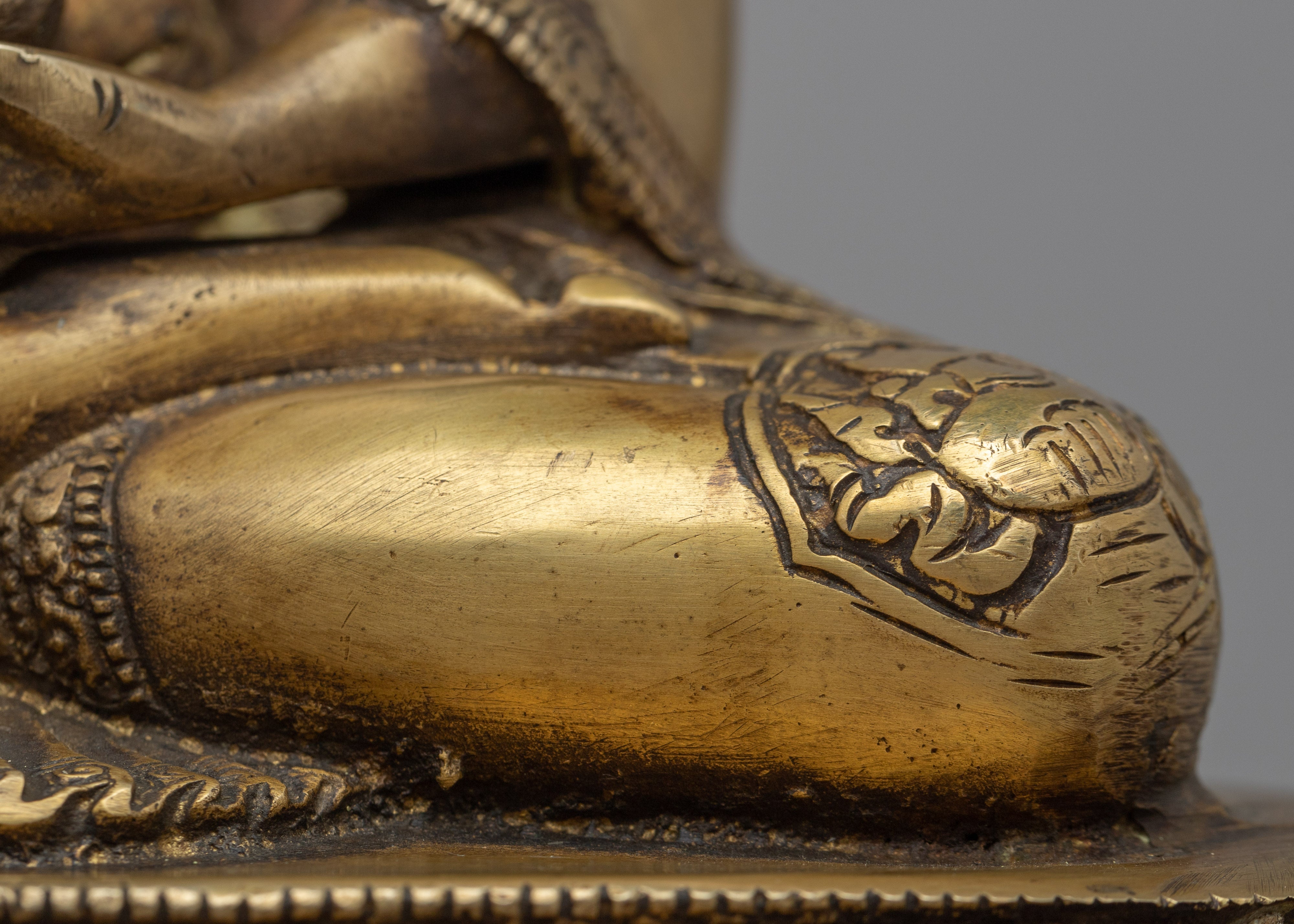 Shakyamuni Buddha Relics Statue | Embrace the Opulence of Brass Sculptures