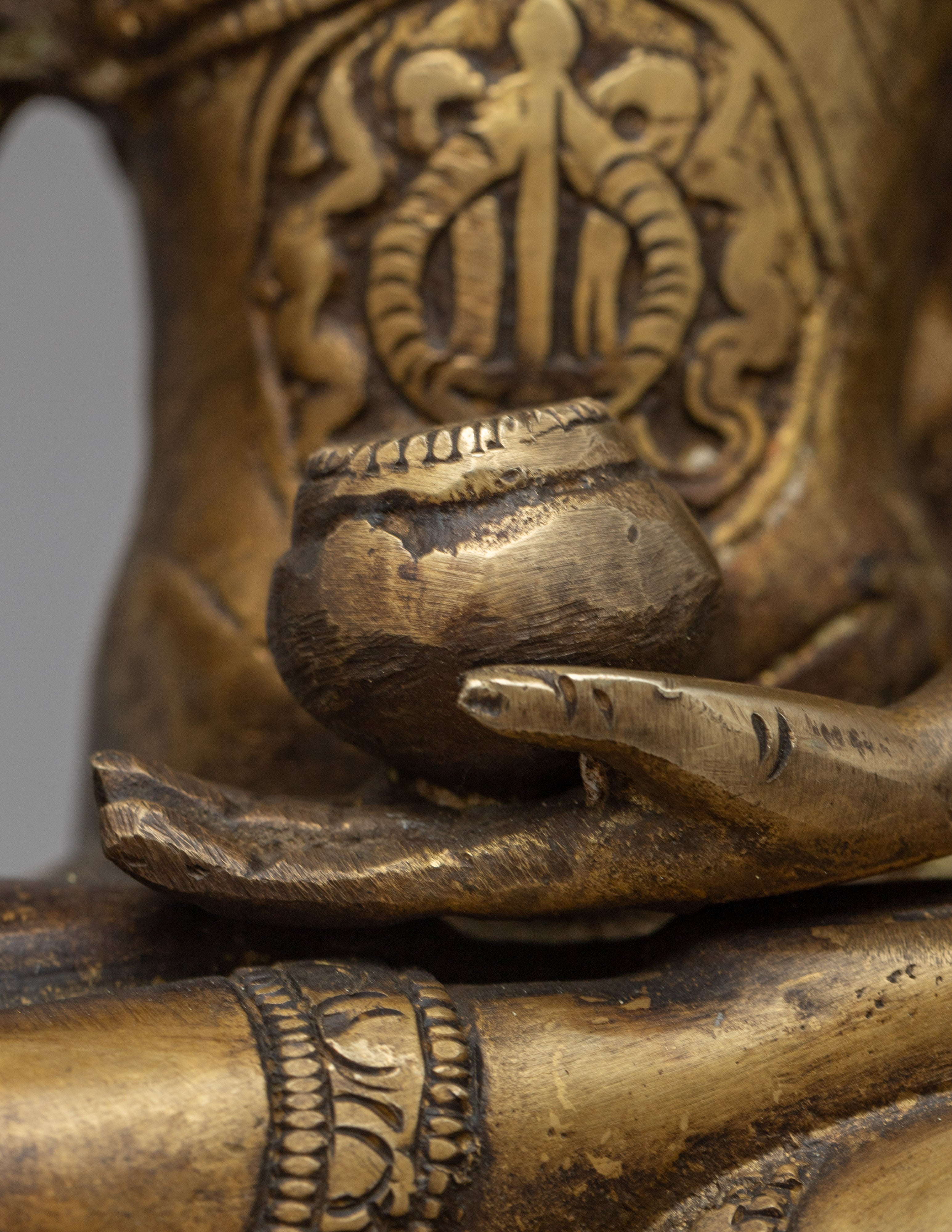 Shakyamuni Buddha Relics Statue | Embrace the Opulence of Brass Sculptures