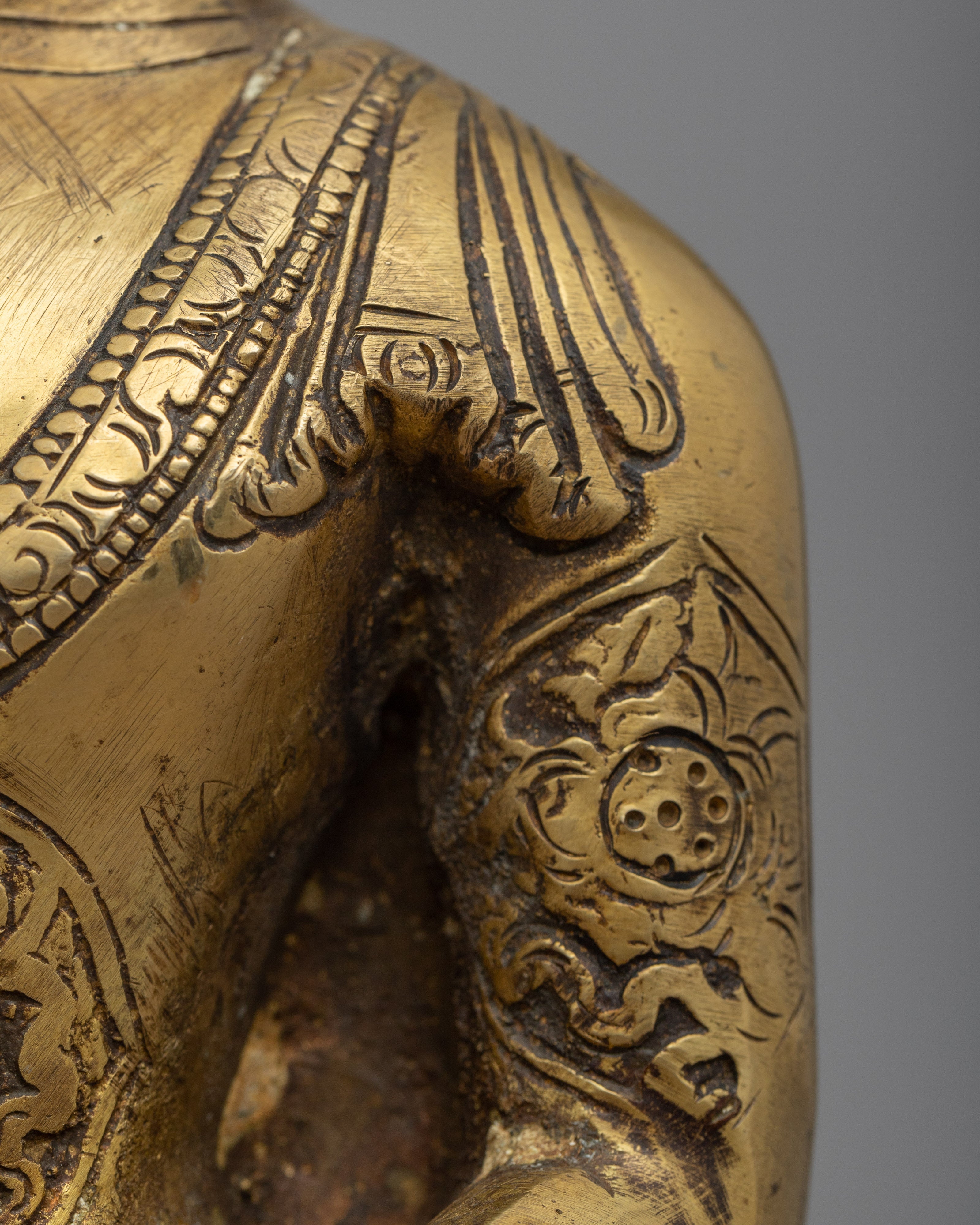 Shakyamuni Buddha Relics Statue | Embrace the Opulence of Brass Sculptures