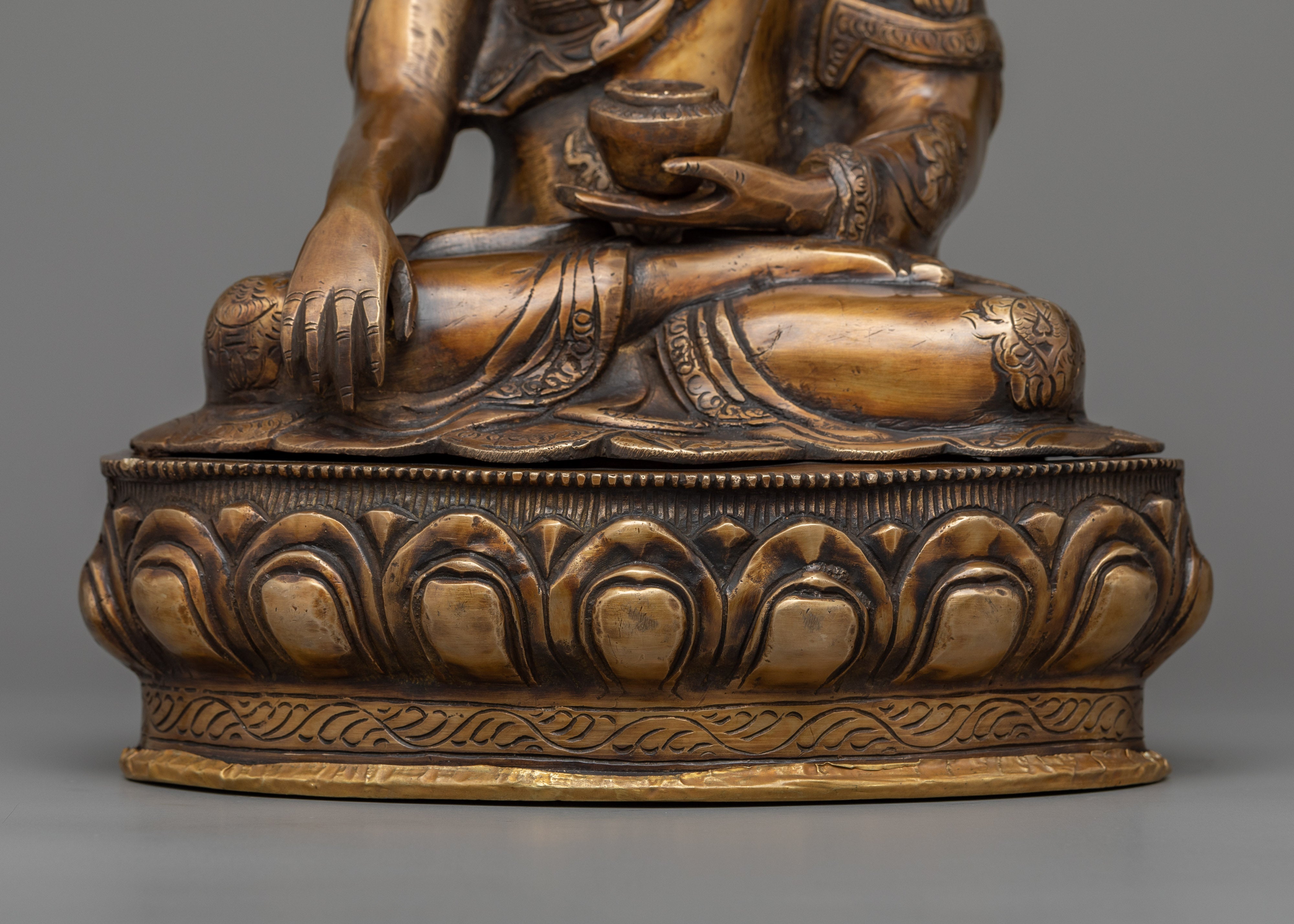 Shakyamuni Buddha Figure | Channeling the Essence of Buddha's Enlightenment and Compassion