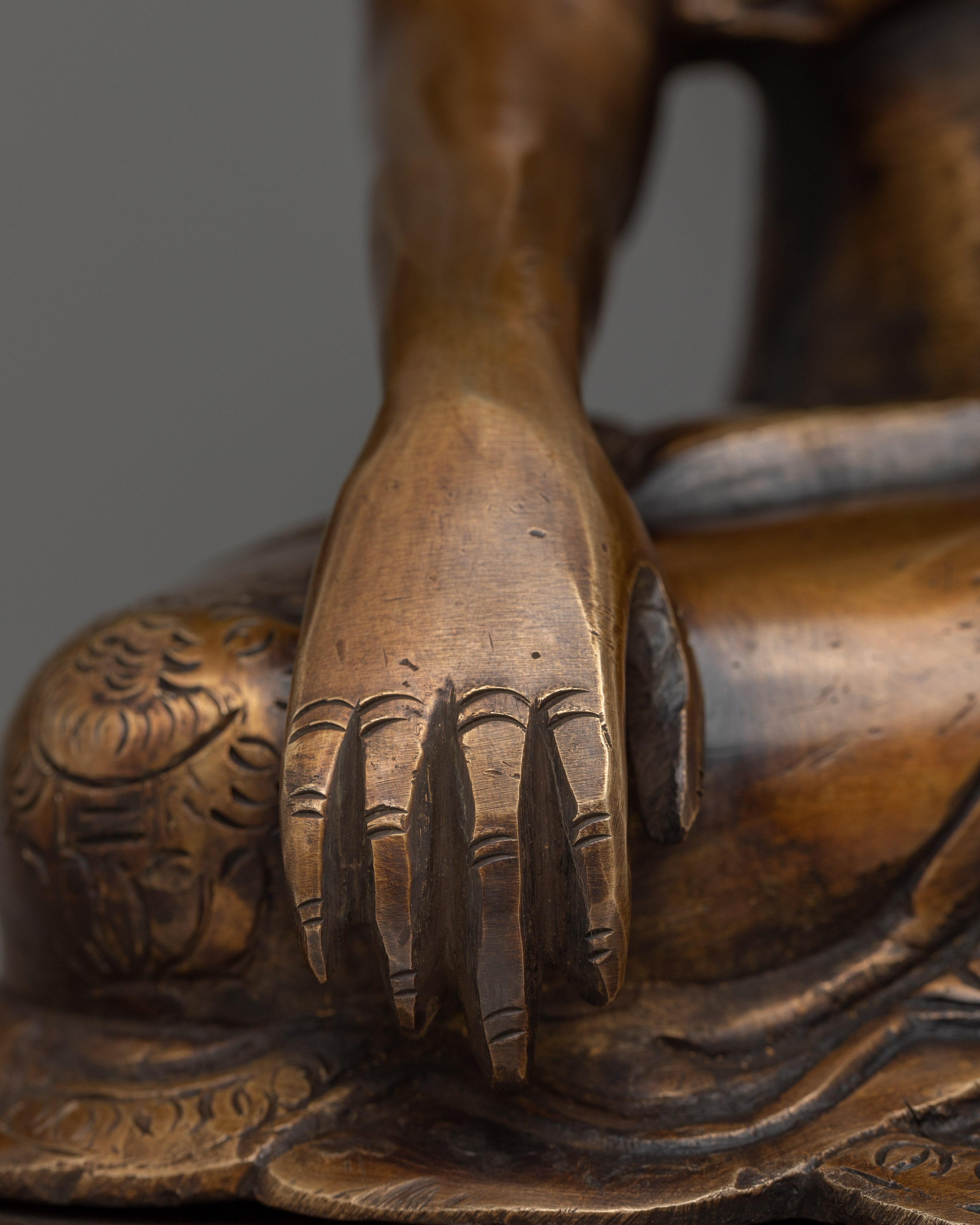 Shakyamuni Buddha Figure | Channeling the Essence of Buddha's Enlightenment and Compassion