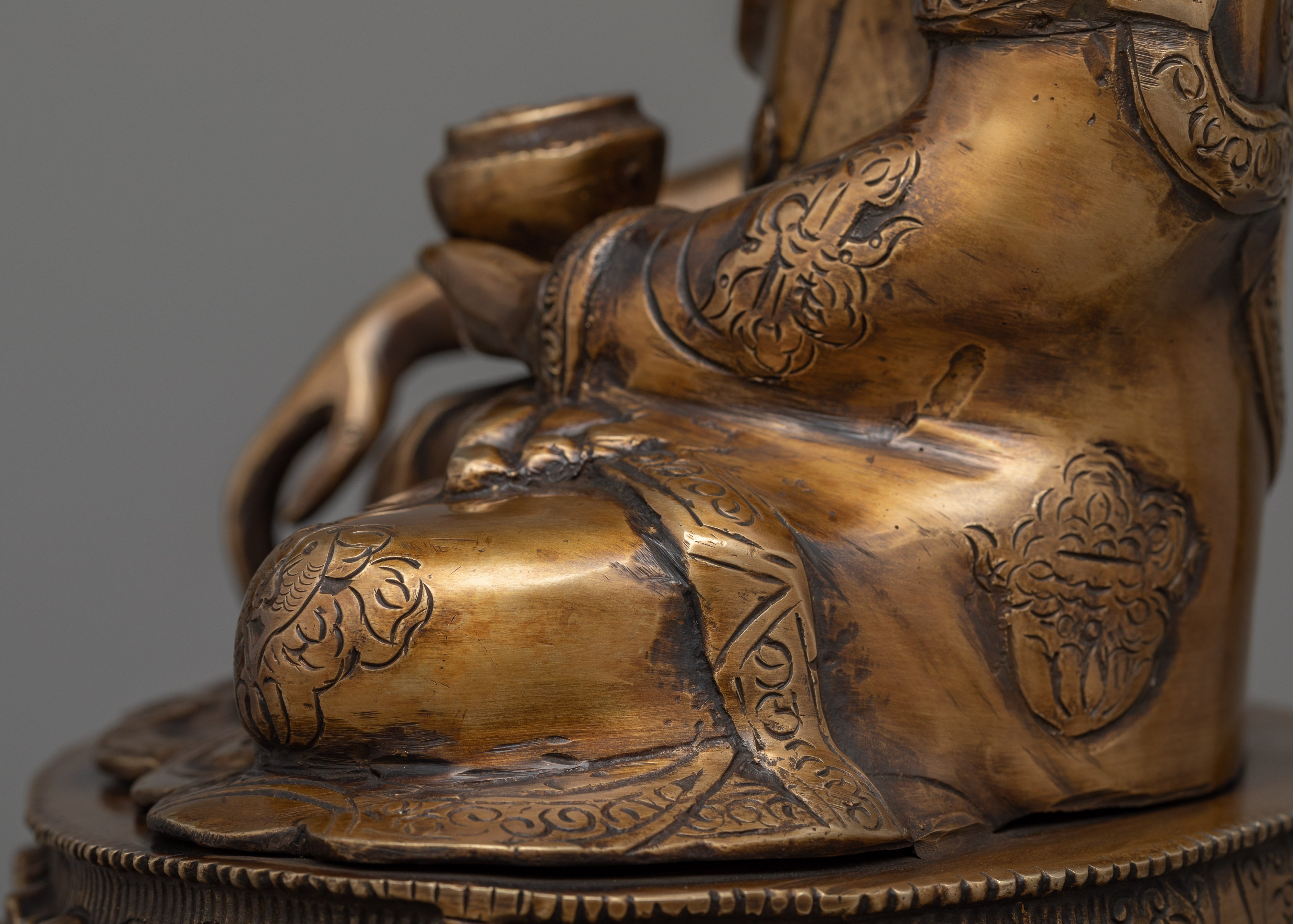 Shakyamuni Buddha Figure | Channeling the Essence of Buddha's Enlightenment and Compassion