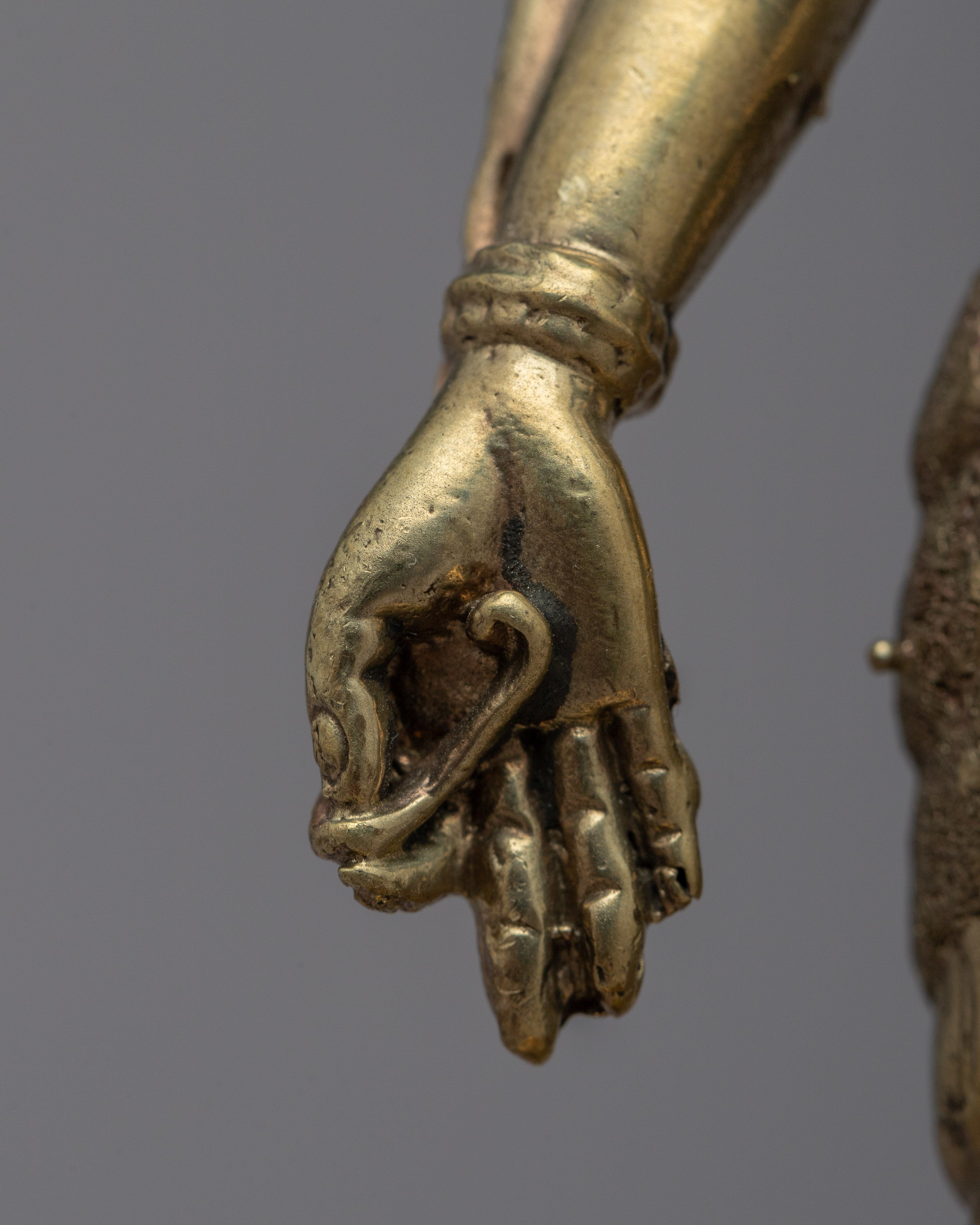 Standing Chenresig Statue | Embodying the Compassionate Presence of Avalokiteshvara