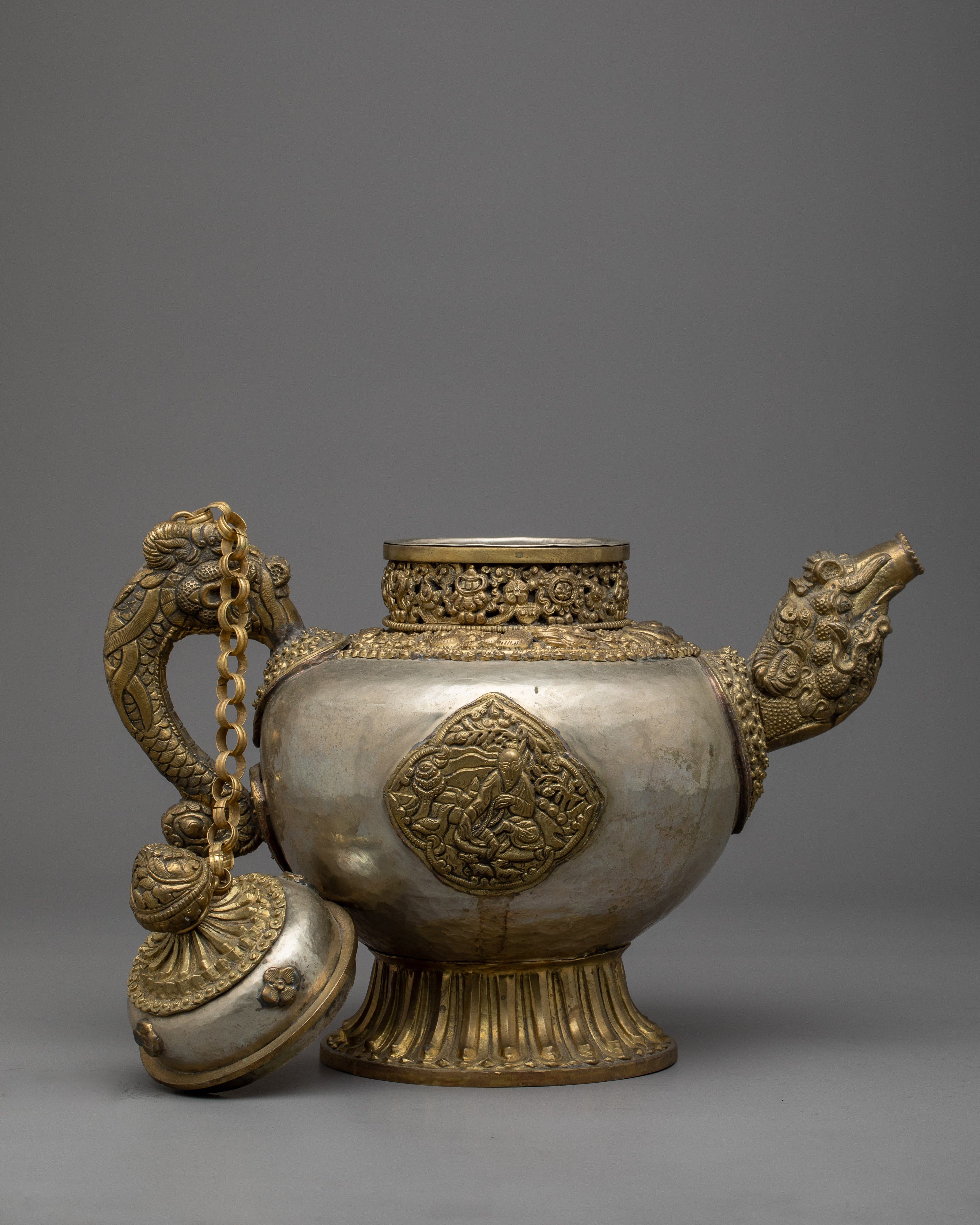 White Metal Tea Pot | Elevate Your Tea Time Experience