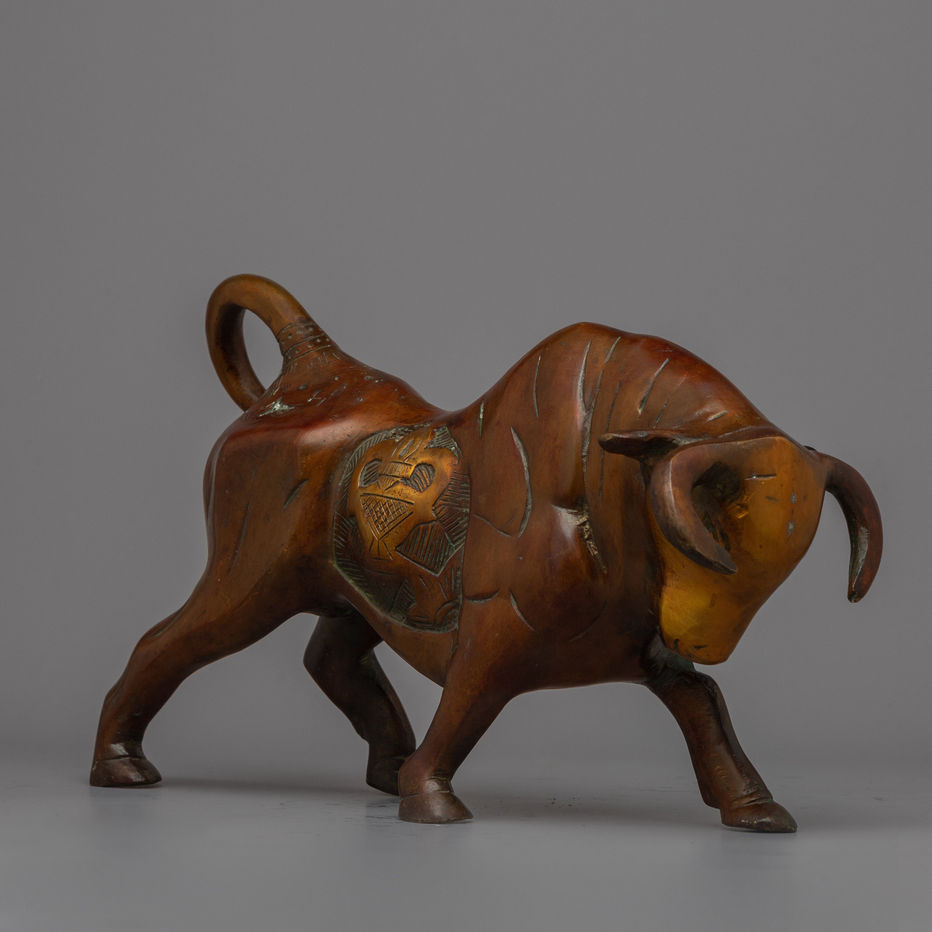 Majestic Bull Statue | A Symbol of Strength and Resilience