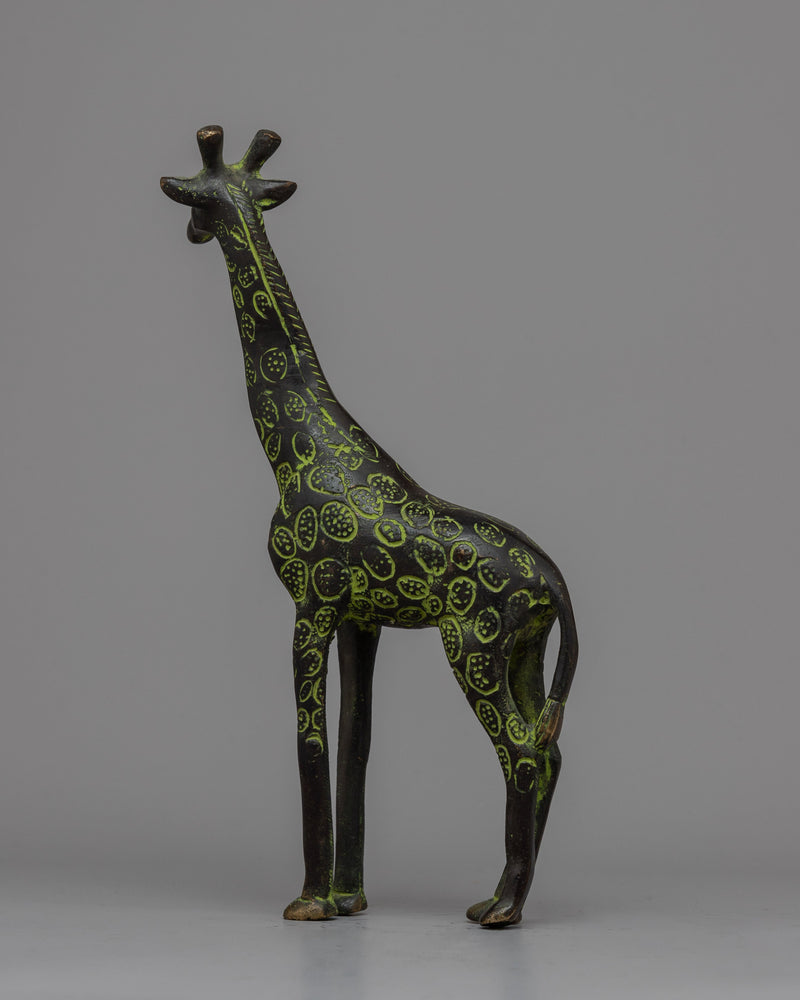 Giraffe Decor Statue | Adorn Your Tabletops and Living Spaces