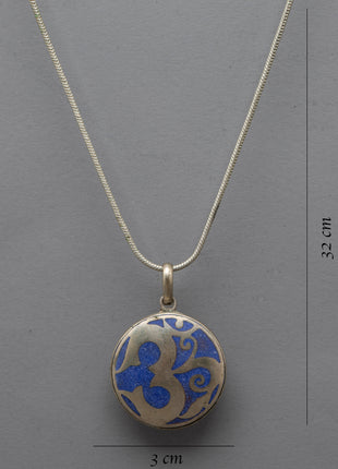Handcrafted Silver Locket - Timeless Keepsake Jewelry