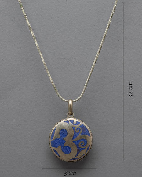 Handcrafted Silver Locket - Timeless Keepsake Jewelry